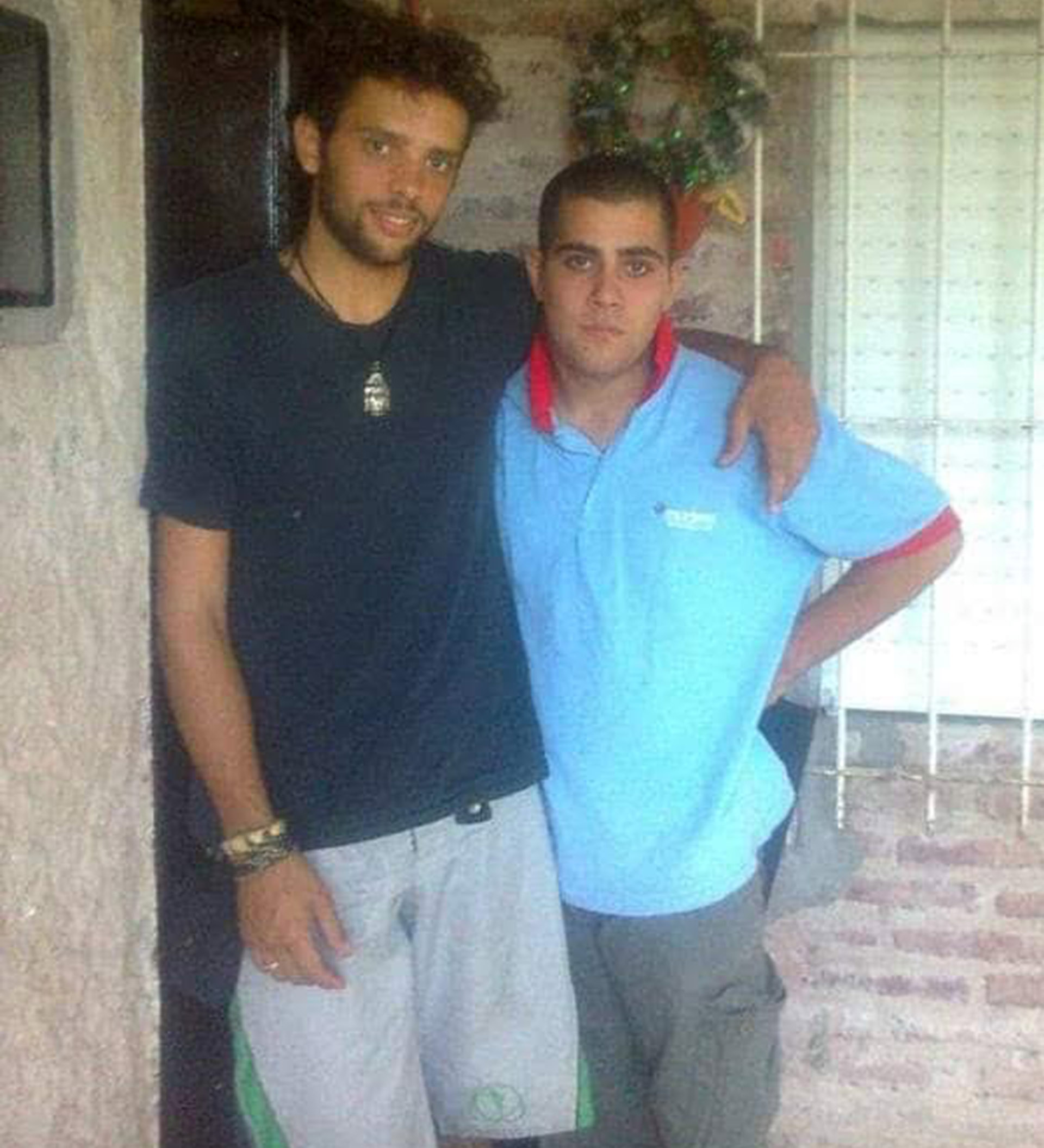 Nacho y su hermano Kang, de adolescentes