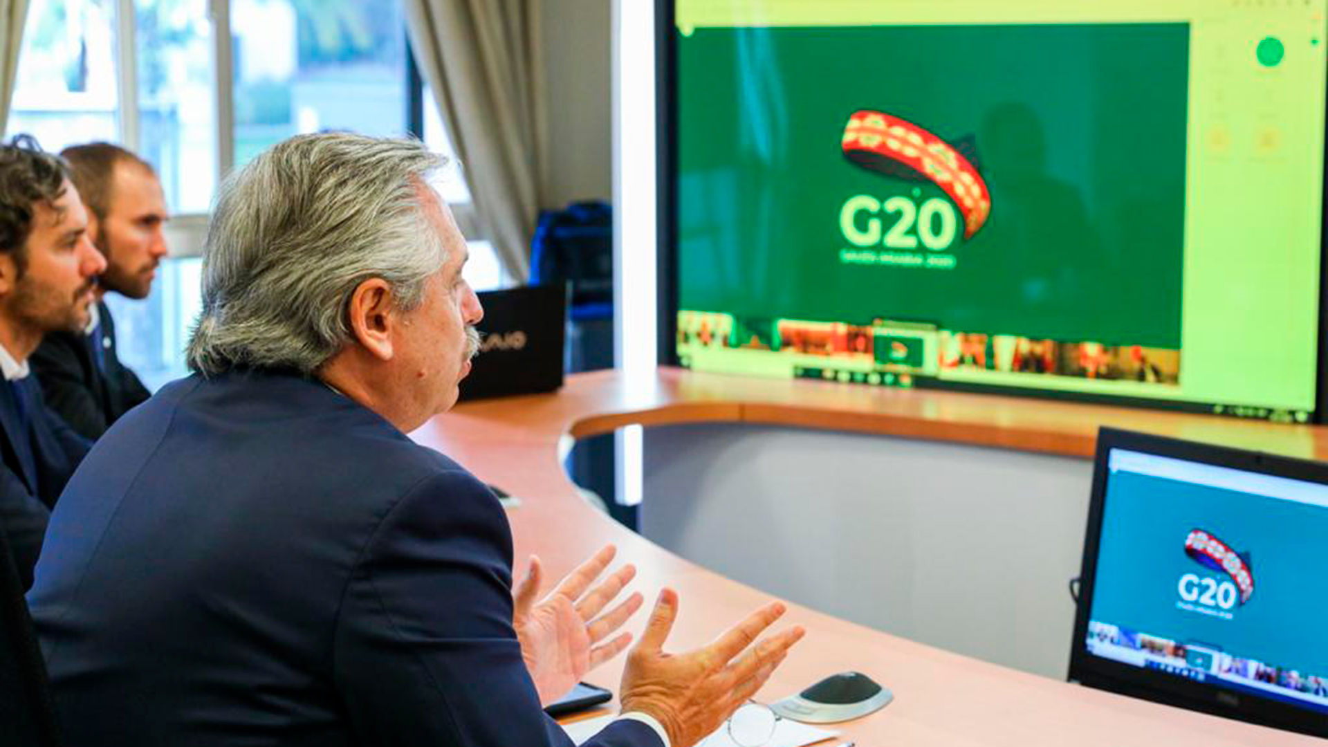 El Presidente argentino dialoga por videoconferencia con los presidentes y jefes de Estado del G20, desde la Quinta de Olivos. La pandemia afectó las relaciones personal y también las internacionales. La política exterior de los países, subsumida a la pandemia y sus dramáticas consecuencias sanitarias y económicas.