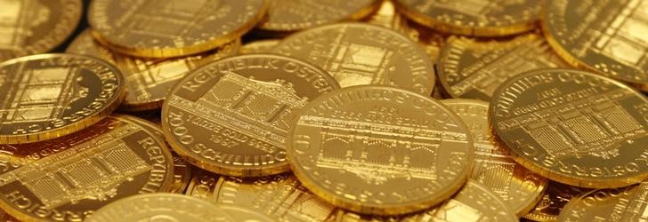 Unas monedas de oro en la casa de subastas Dorotheum en Viena, abr 16, 2013. REUTERS/Leonhard Foeger
