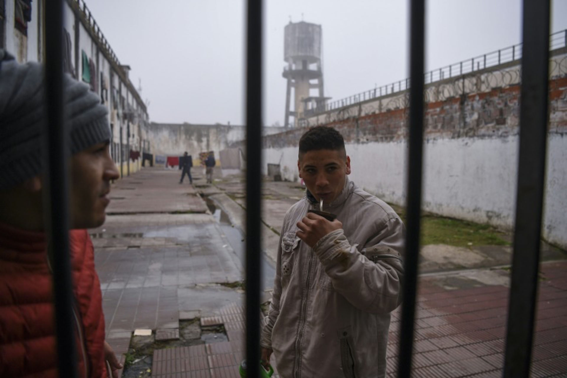 Presos de la Unidad Penitenciaria N° 9 de La Plata (AFP - EITAN ABRAMOVICH)