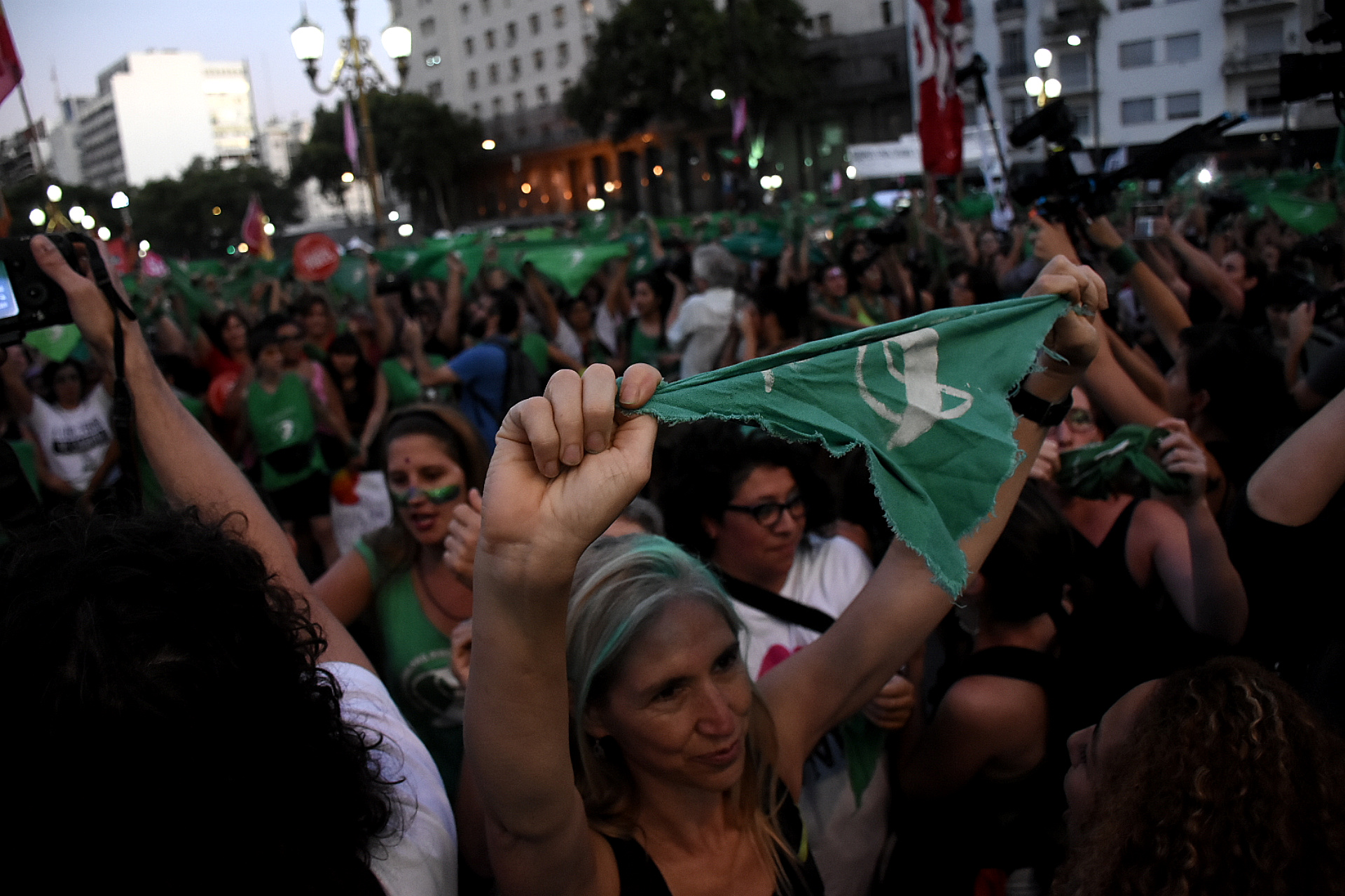 En ese marco, representantes de la Iglesia y de otros credos, que se identifican con el pañuelo celeste, también redoblarán esfuerzos para impedir la aprobación y organizan una marcha antiabortista para el próximo 8 de marzo, Día Internacional de la Mujer, en una movilización y misa impulsada por la Conferencia Episcopal