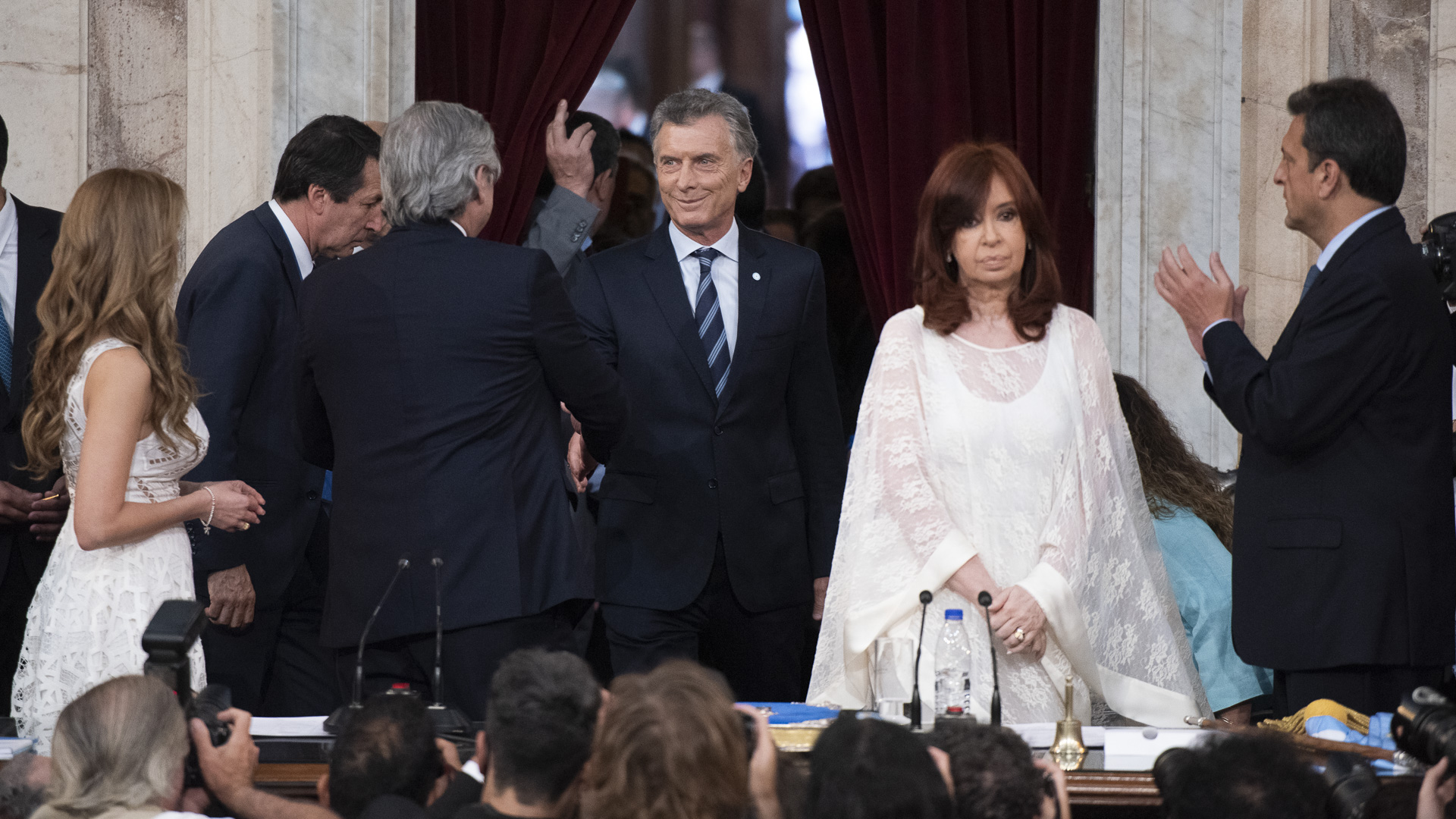 El momento del ingreso del presidente saliente, Mauricio Macri, al recinto