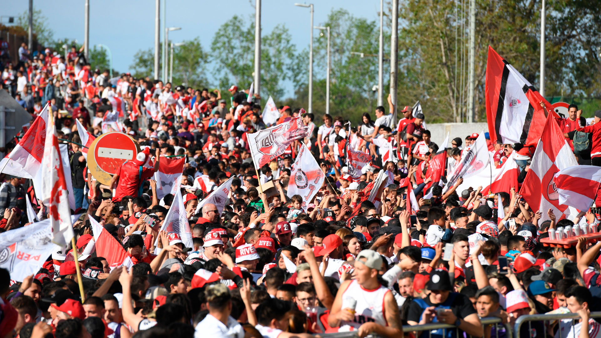 Con el 2-0 a favor en el duelo de ida, el público de River se siente optimista para poder clasificar a la final de la Libertadores