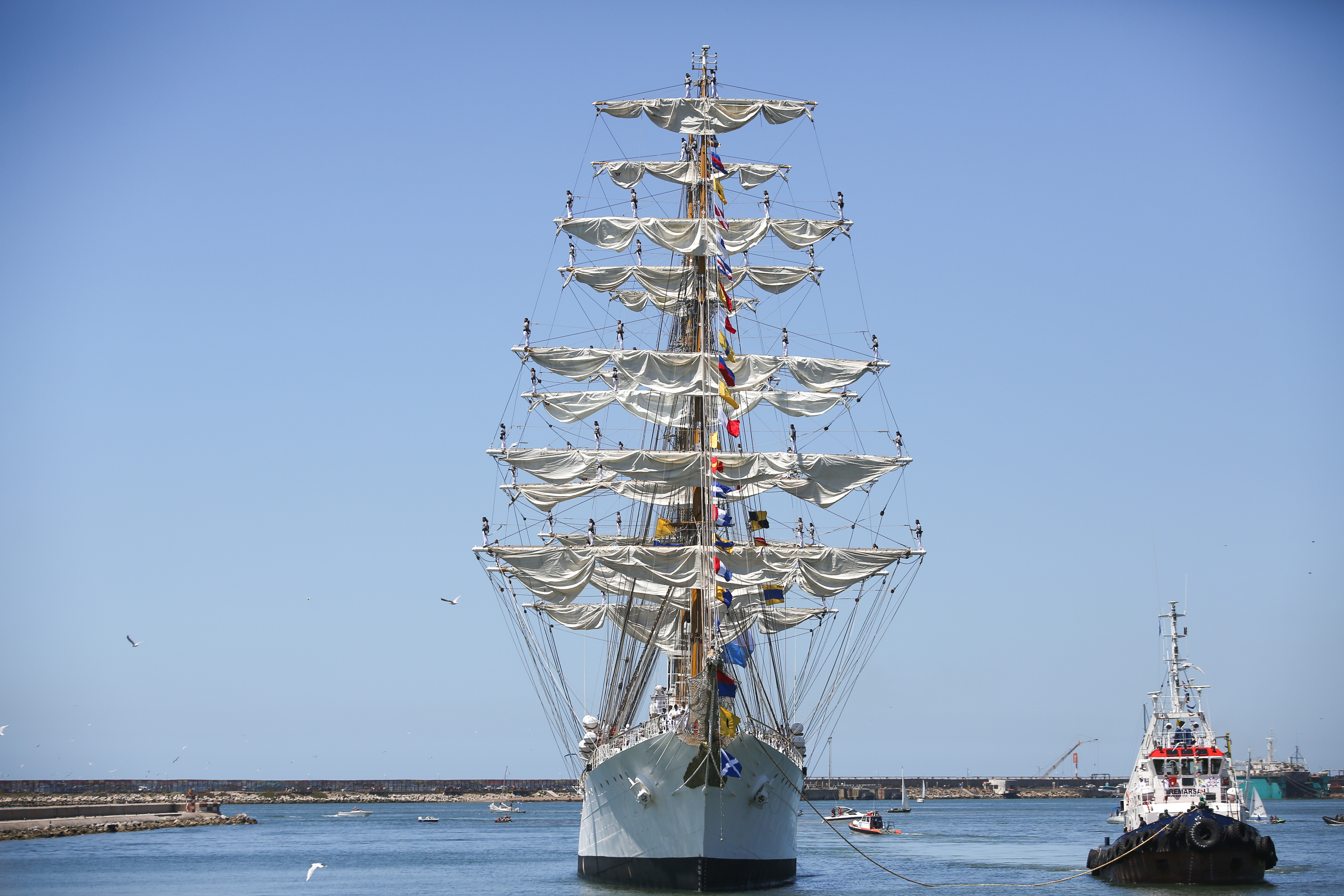 La Fragata estuvo tripulada por las promociones 148 del Cuerpo Comando, 83 de Infantería de Marina y 104 del Cuerpo Profesional de la Armada