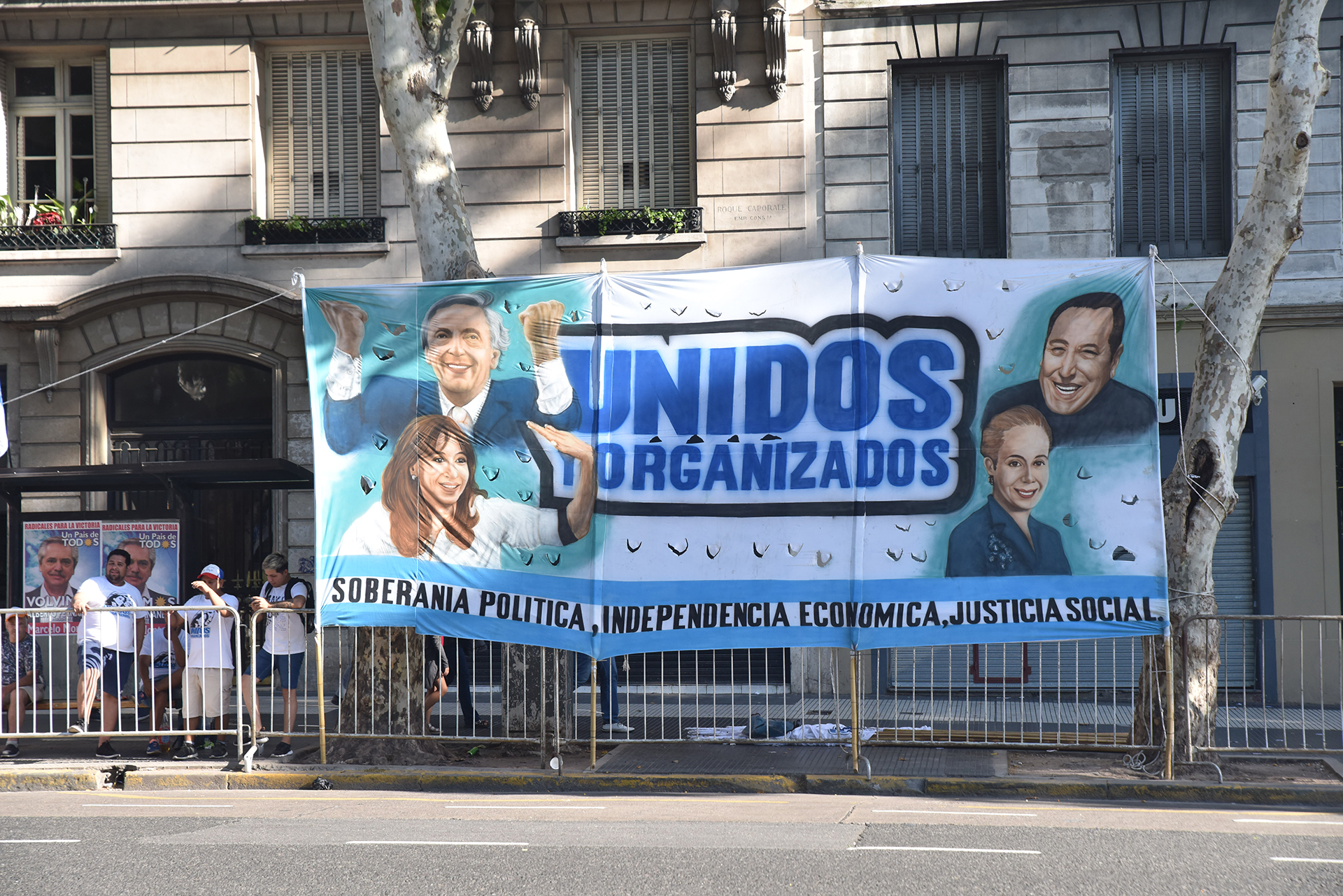 Los otros cargos que confirmó el presidente electo fueron Vilma Ibarra en la Secretaría Legal y Técnica, Julio Vitobello como secretario general de la Presidencia, Gustavo Béliz como secretario de Asuntos Estratégicos, Victoria Donda en el INADI, Miguel Pesce como presidente del Banco Central,