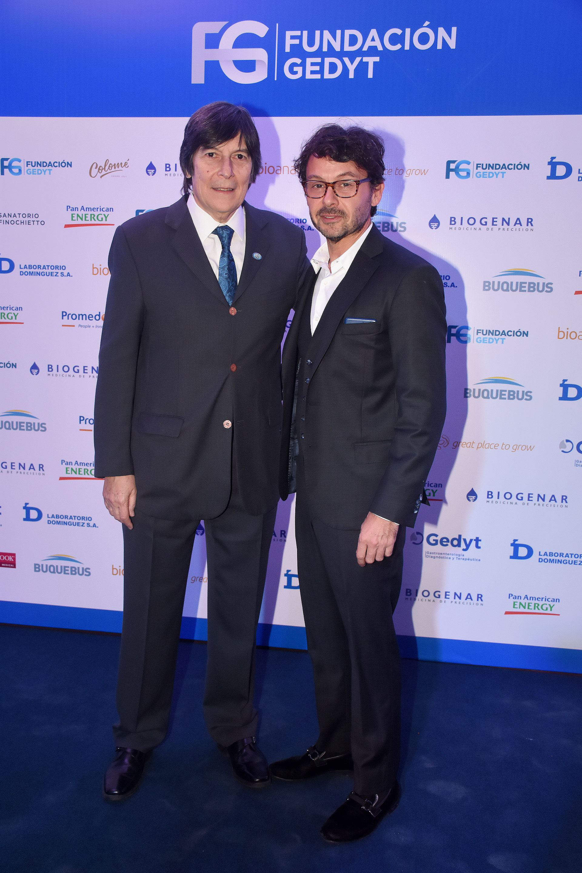 El Dr. Luis Caro y Wally Diamante