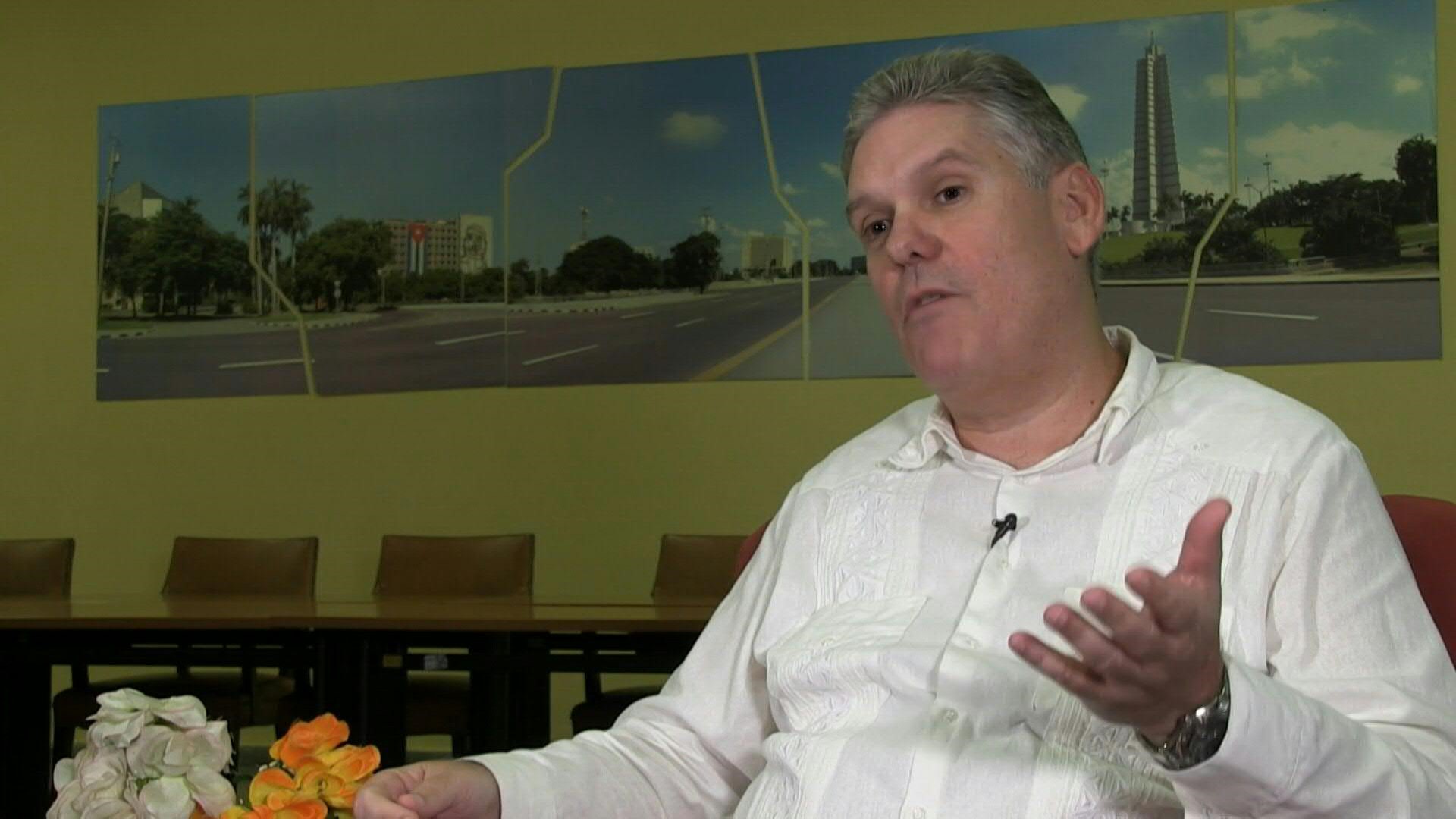 La generación histórica de la revolución no frena las reformas que emprendió Cuba hace una década pero el reforzamiento del bloqueo que aplica la administración Trump obliga a actuar con más calma, asegura el ministro de Economía, Alejandro Gil.