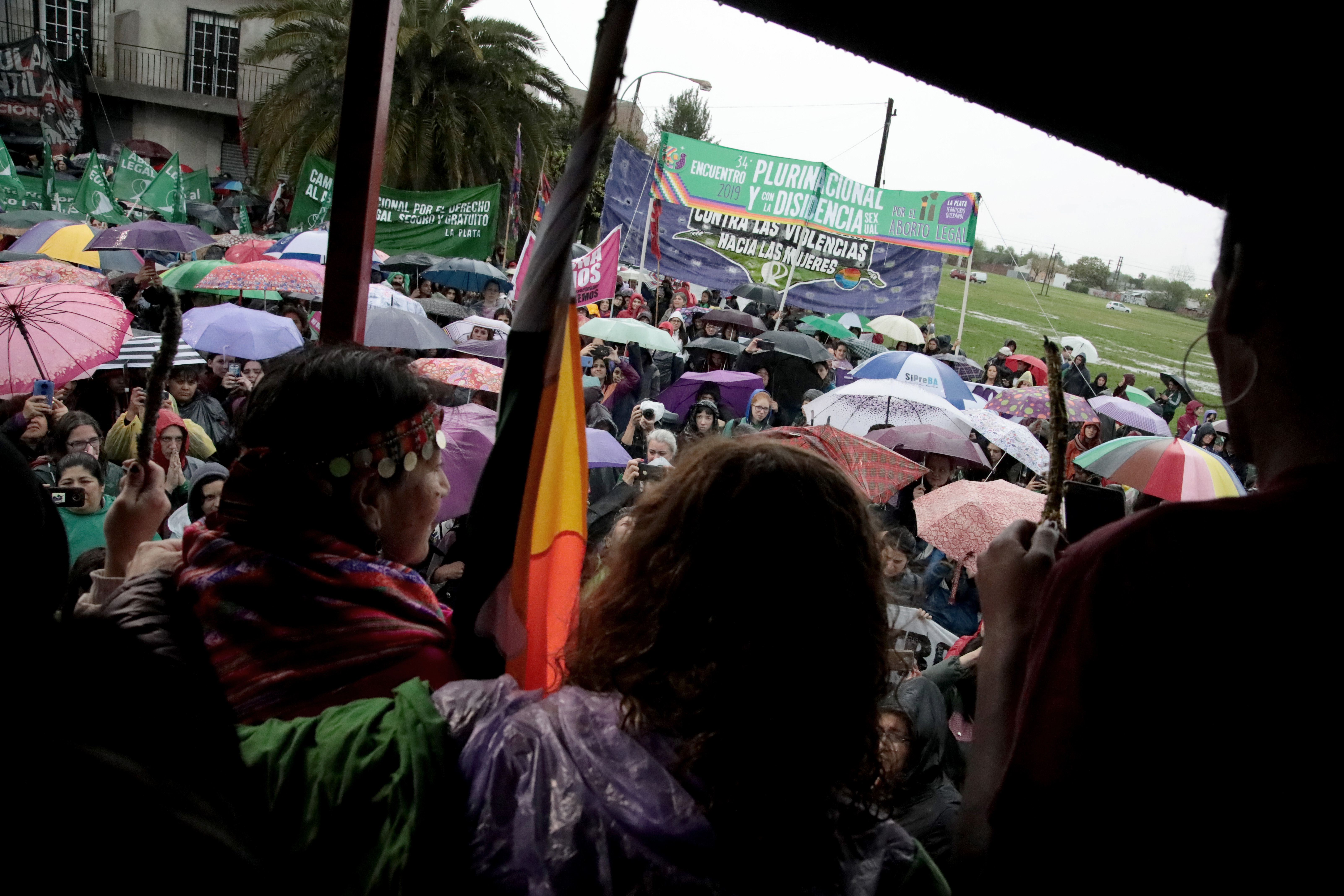 A pesar de la lluvia intermitente, que de a ratos se transformó en diluvio, hubo una gran convocatoria en el primer día