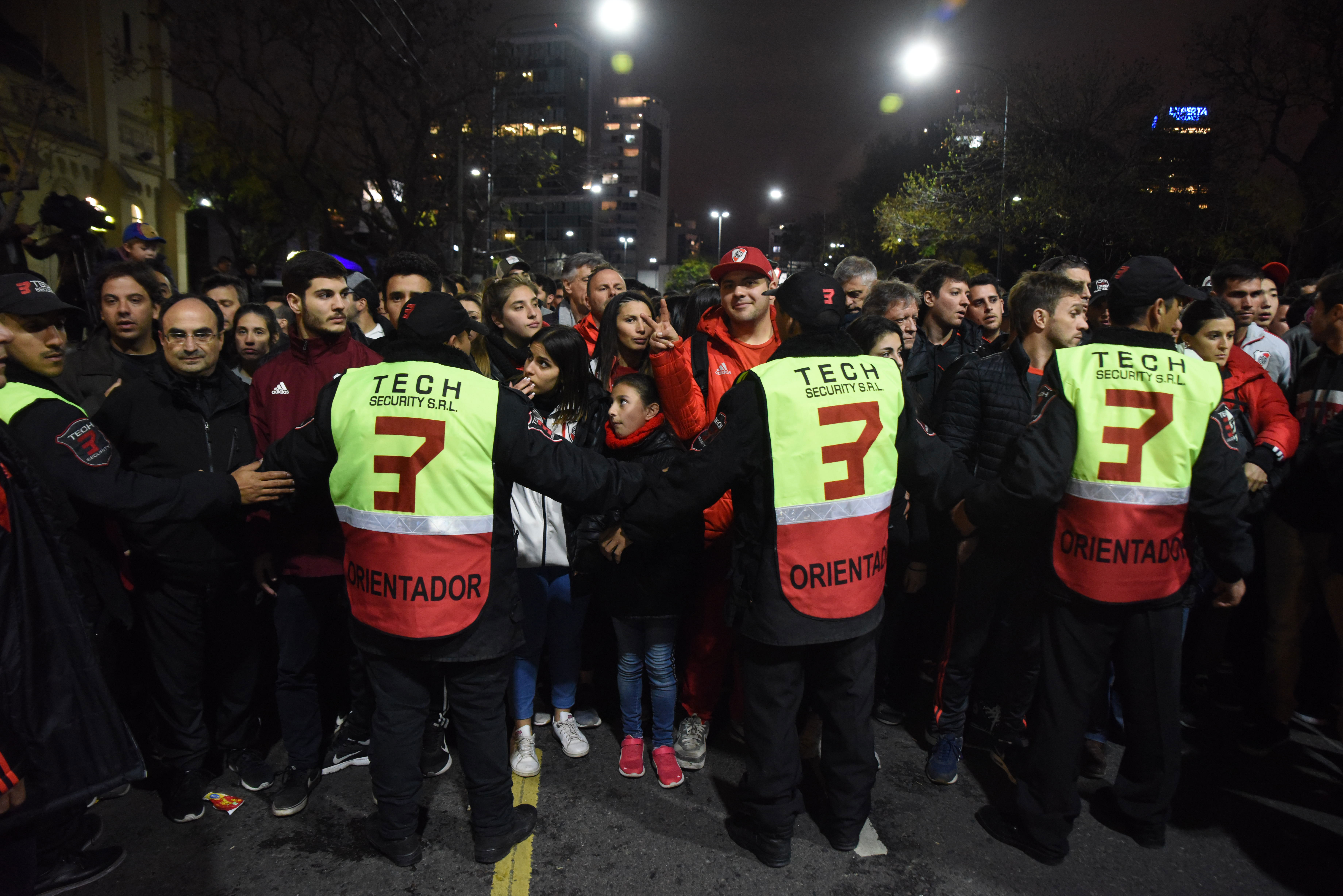 El megaoperativo incluyó fuerzas oficiales y personal de seguridad privada, que alcanzaron los 1.700 agentes