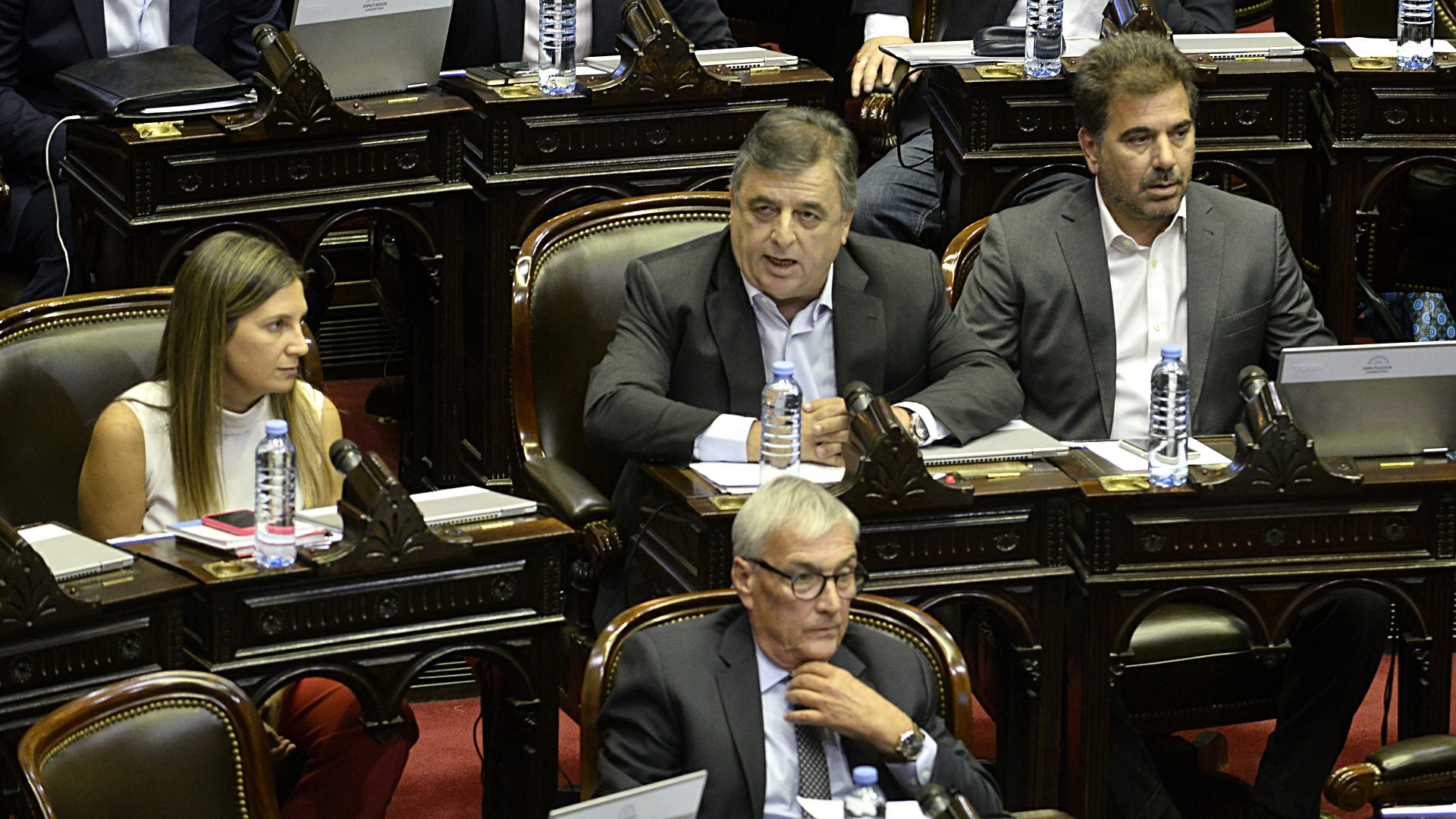 El momento en que Mario Negri anticipa que la oposición se retirará del recinto luego de la polémica por el quórum