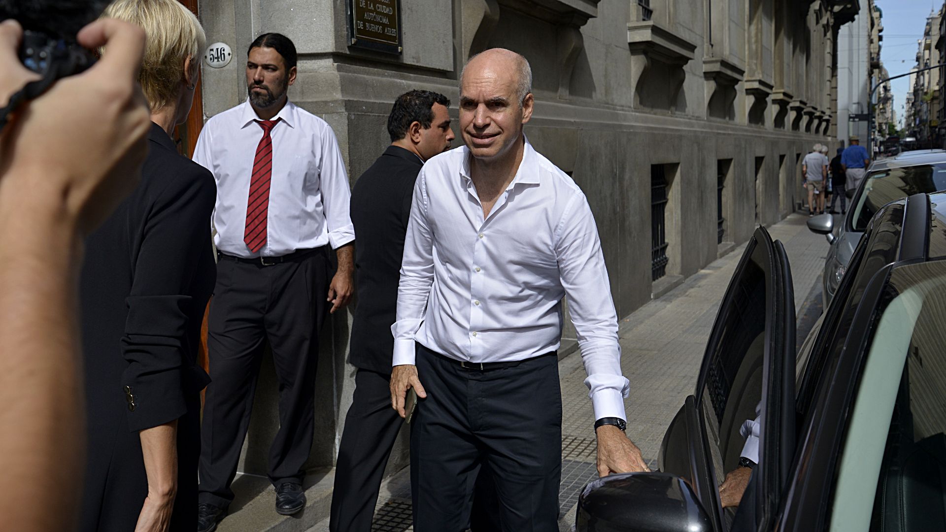 Horacio Rodríguez Larreta inauguró las sesiones ordinarias en la Legislatura porteña con un discurso que duró 55 minutos. El Jefe de Gobierno porteño lució una camisa blanca con botones desabrochados y sin corbata.