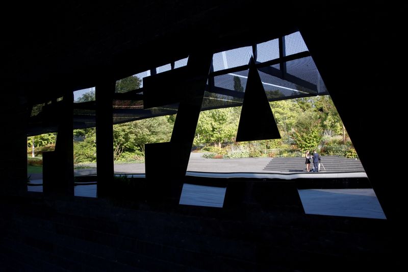 Foto de archivo: Vista general del logo de FIFA antes del inicio del sorteo de Mundial de Clubes. 4 de septiembre 2018. REUTERS/Arnd Wiegmann