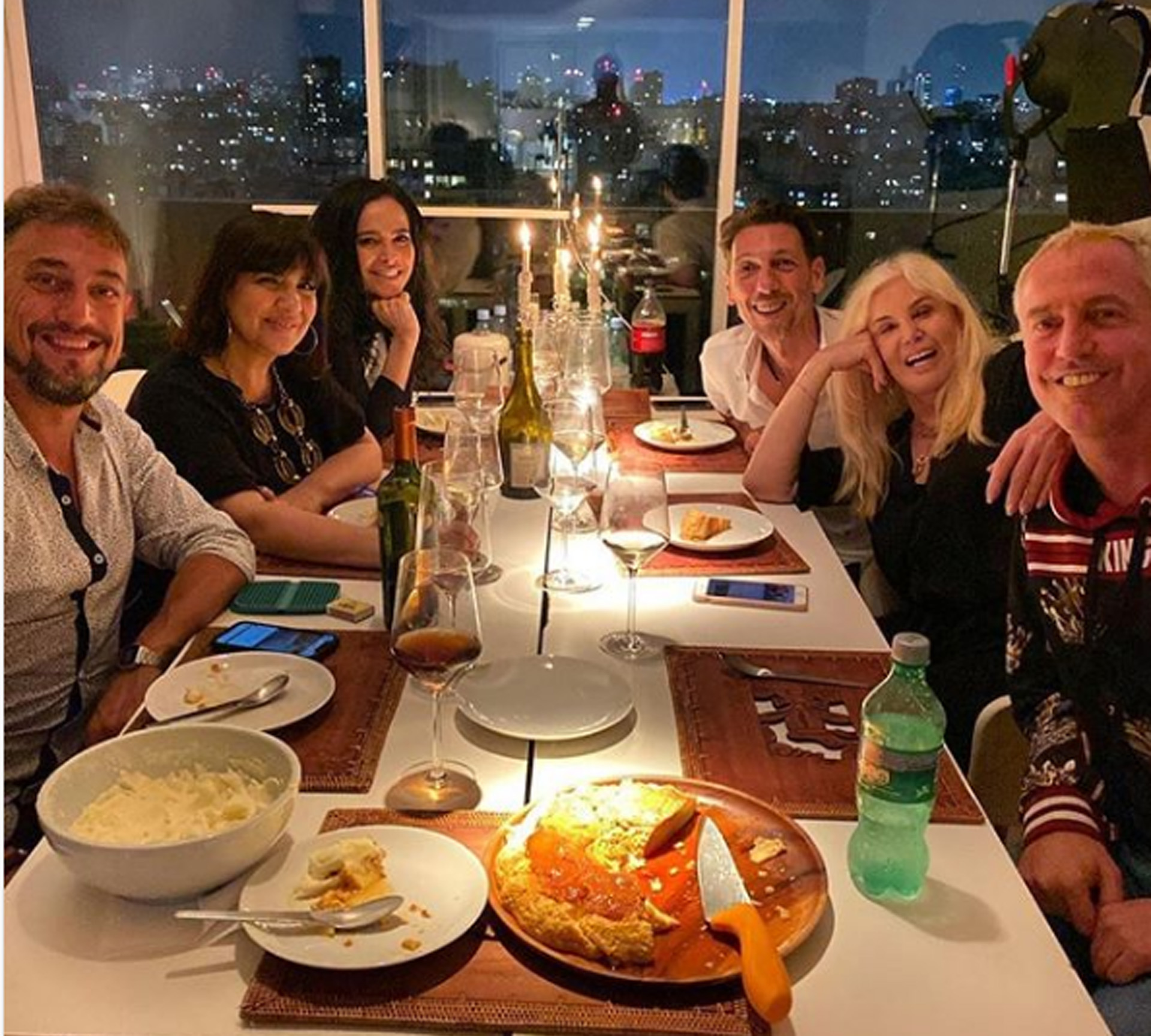 Marley, en una de esas cenas con sus amigos famosos que tanto añora