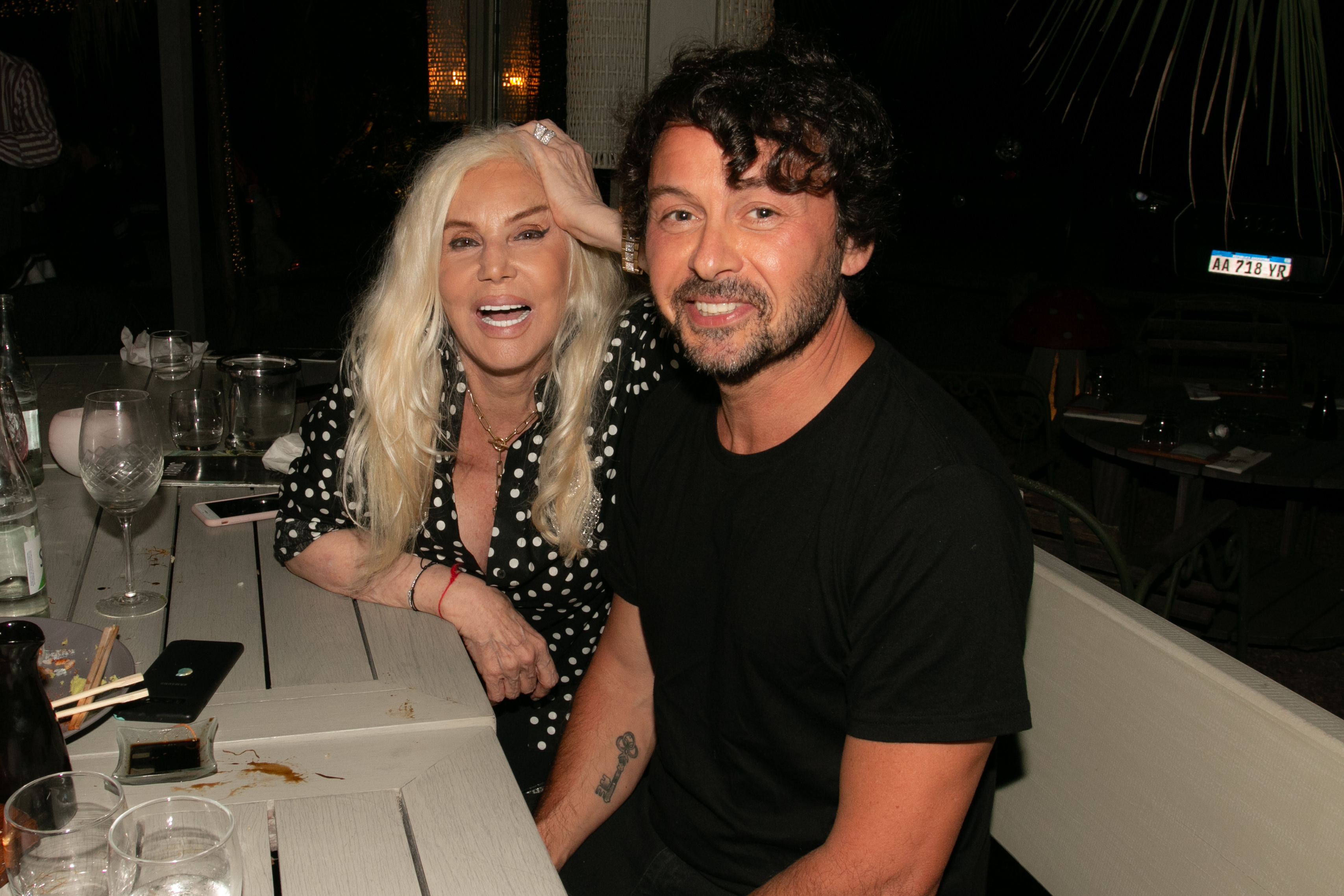 Es la segunda salida nocturna que Susana realiza en Punta; la noche anterior estuvo en el restaurante La Huella, también en José Ignacio, donde se encontró con Mariana Fabbiani, Adrián Suar y Gustavo Bermúdez