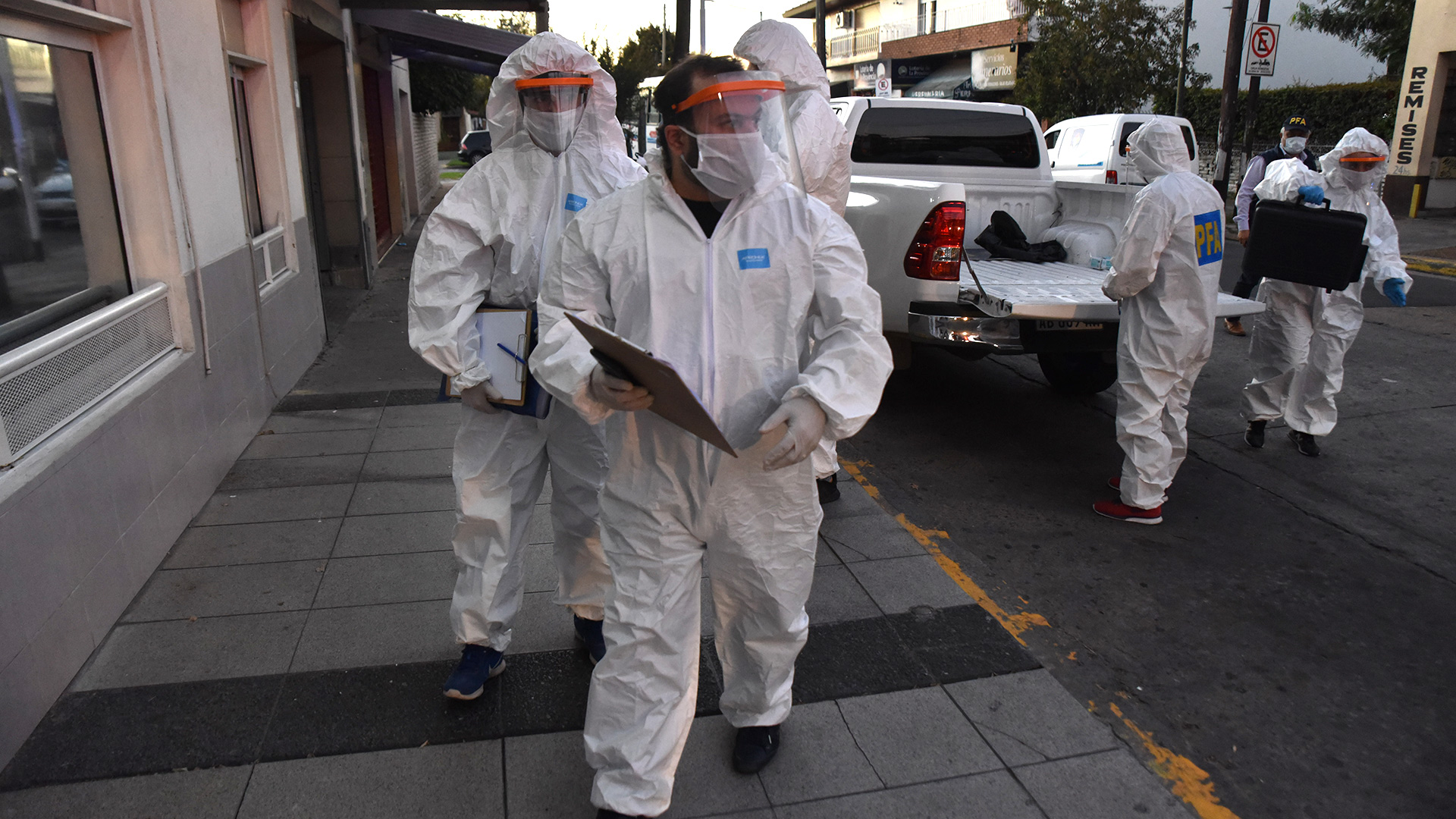 Operativo esta tarde en la clínica privada Centro de Salud Norte, en Gervasio Méndez 3952, Villa Adelina, en Vicente López (Franco Fafasuli)