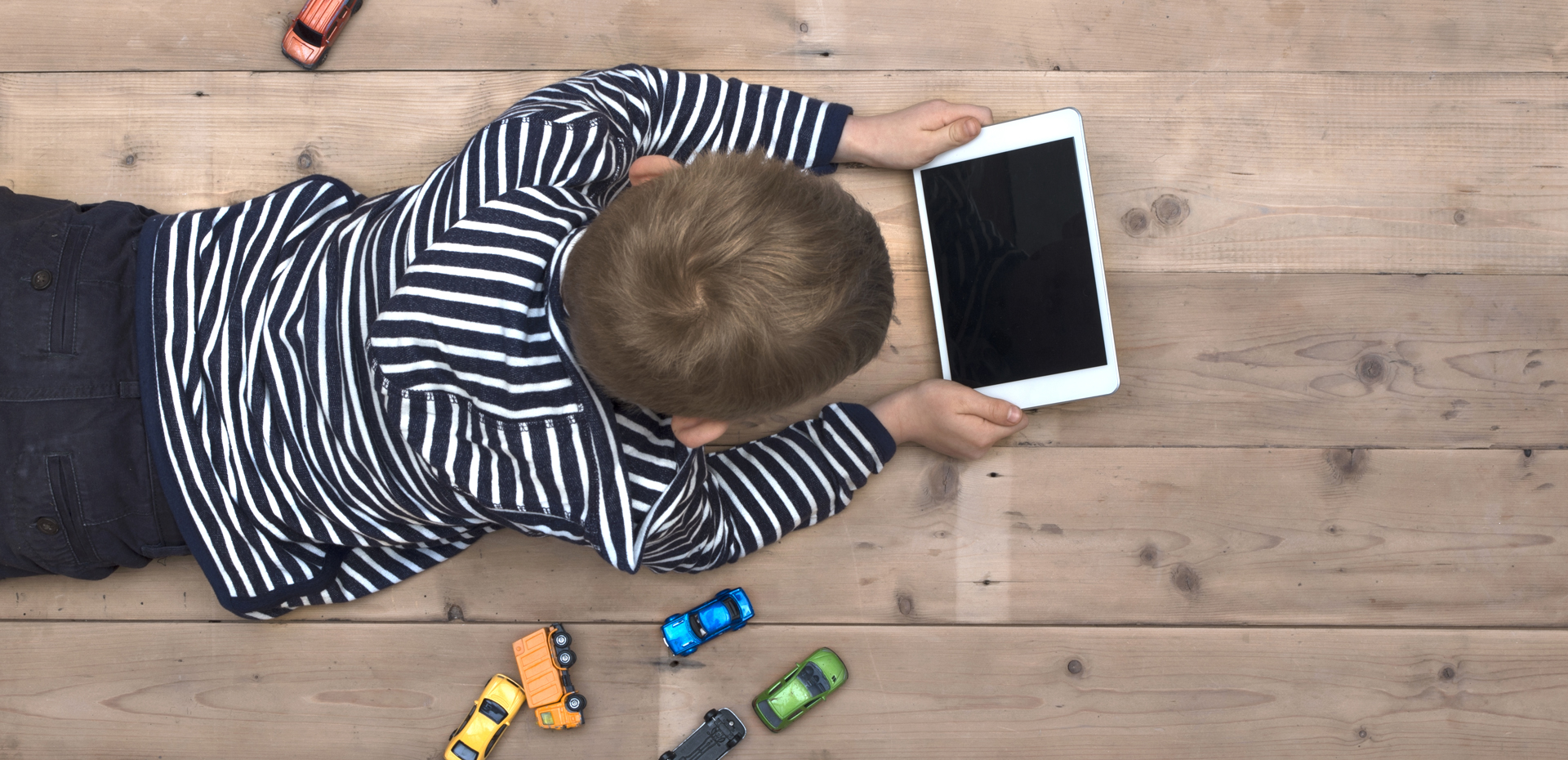 Las pantallas parecen reducir en los niños el nivel del lenguaje expresivo, la capacidad para nombrar objetos y las aptitudes emergentes para la alfabetización.