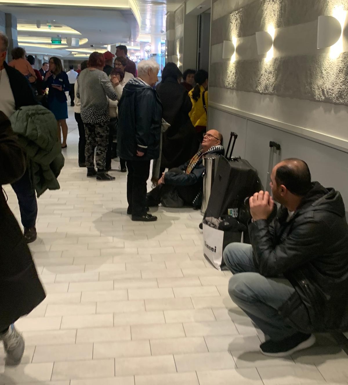 La espera de los pasajeros (foto: @filippo64416163)