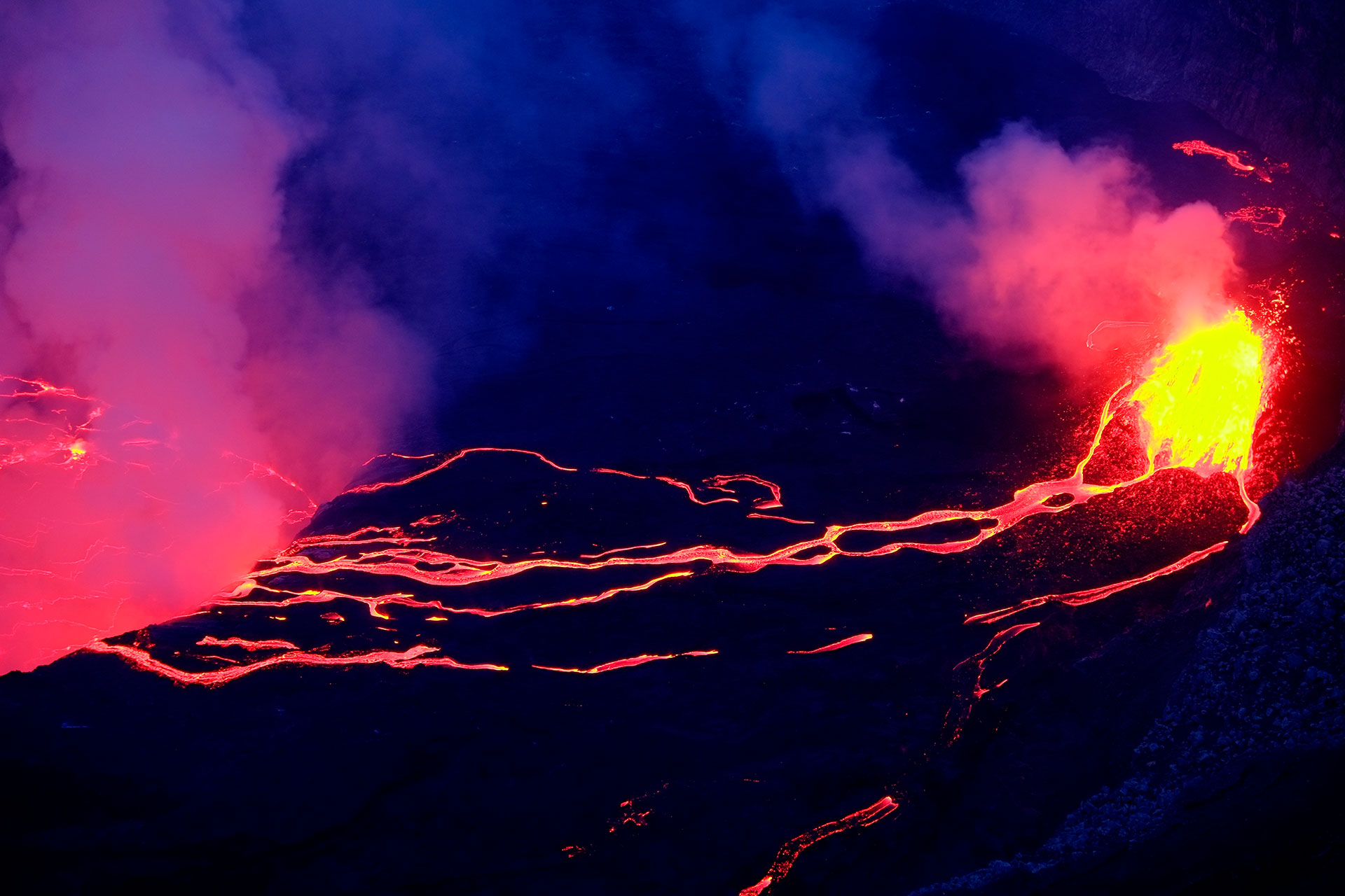 En 2002, la última vez que entró en erupción, se produjeron un total de 45 víctimas mortales, además de destruir una gran cantidad de edificios en las localidades cercanas