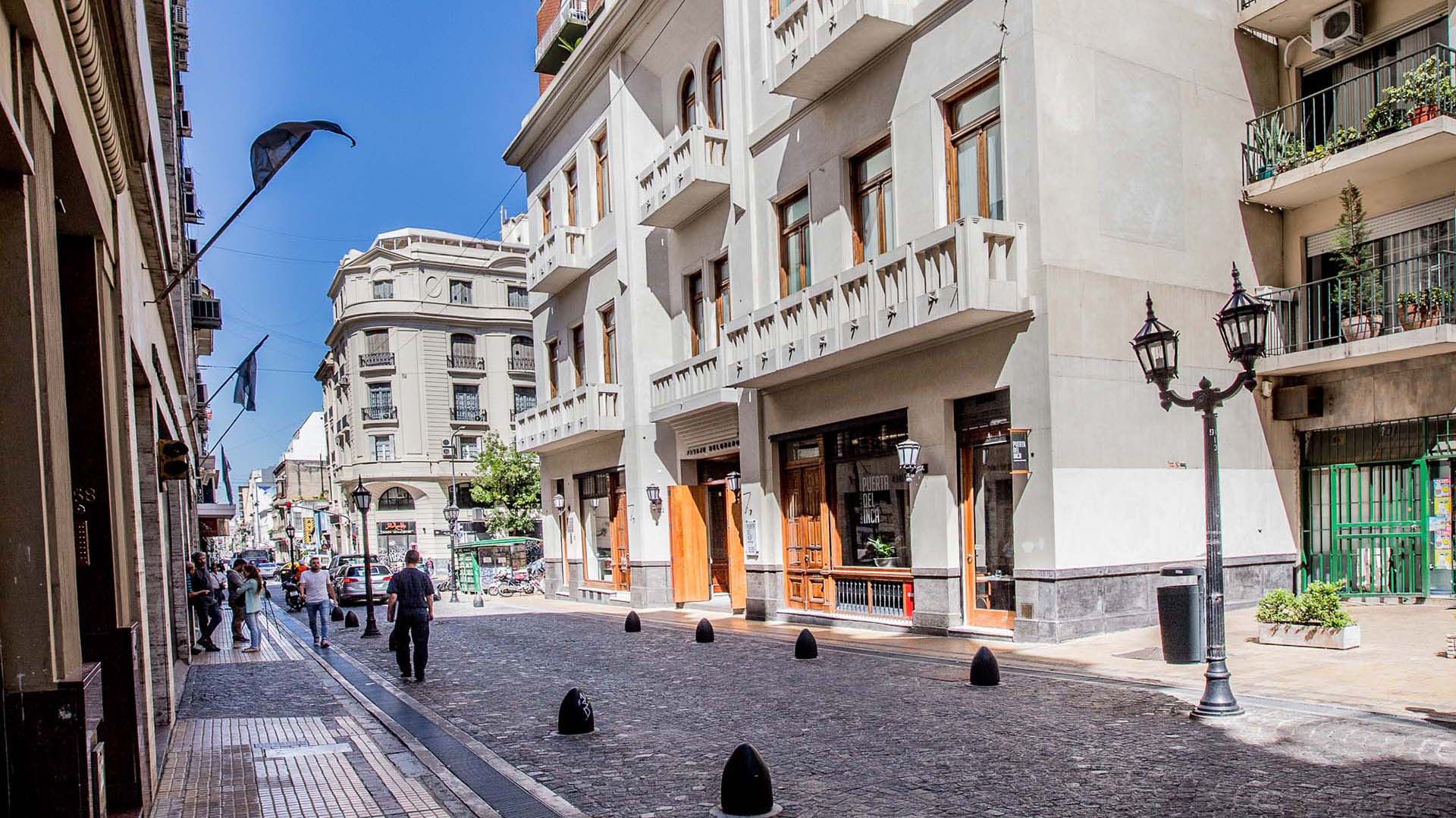 El edificio Pasaje Belgrano está ubicado en Bolivar 373, en el barrio de San Telmo