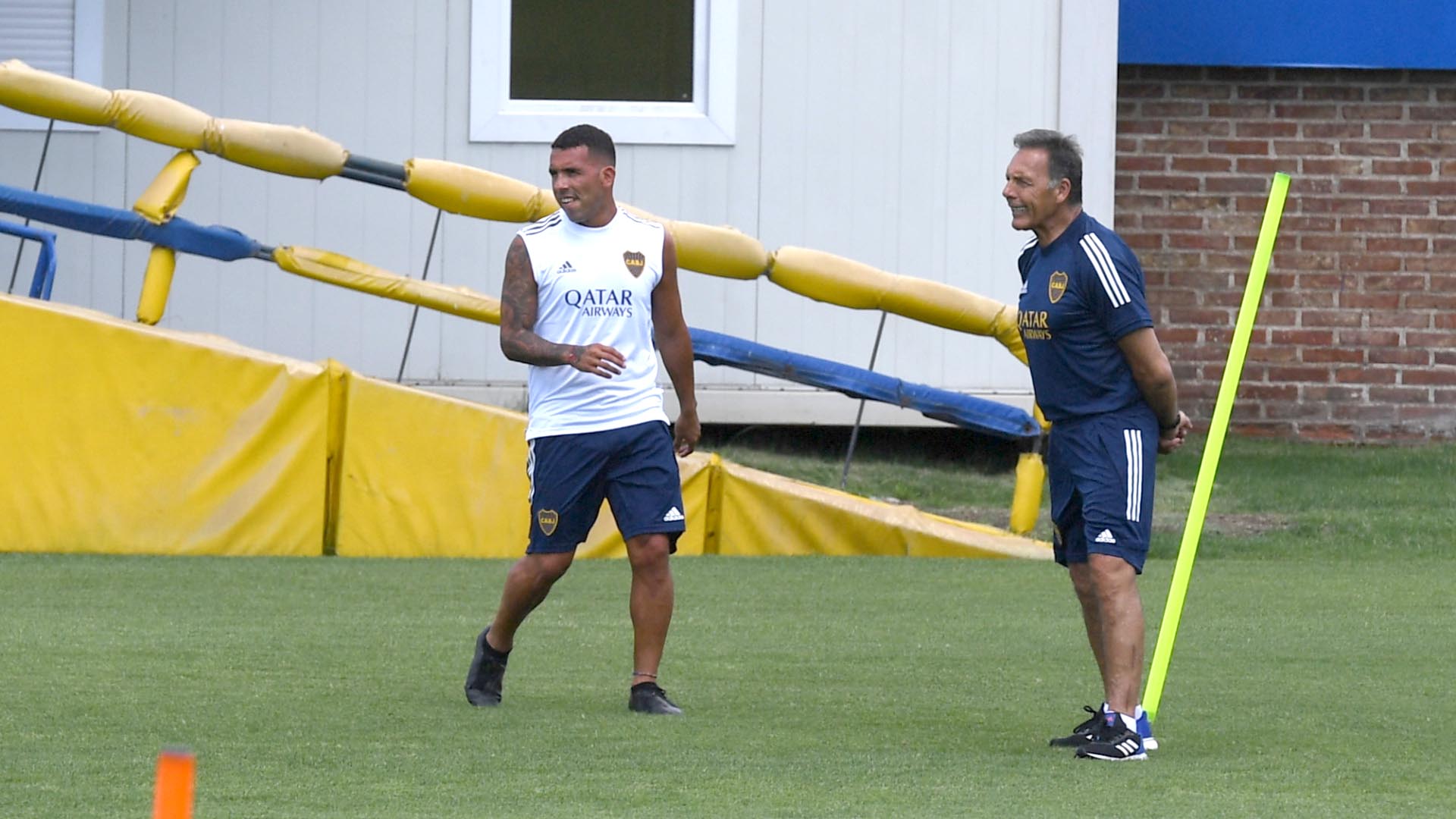 El Apache tiene contrato hasta el 15 de enero y se reunirá con Riquelme para definir su futuro