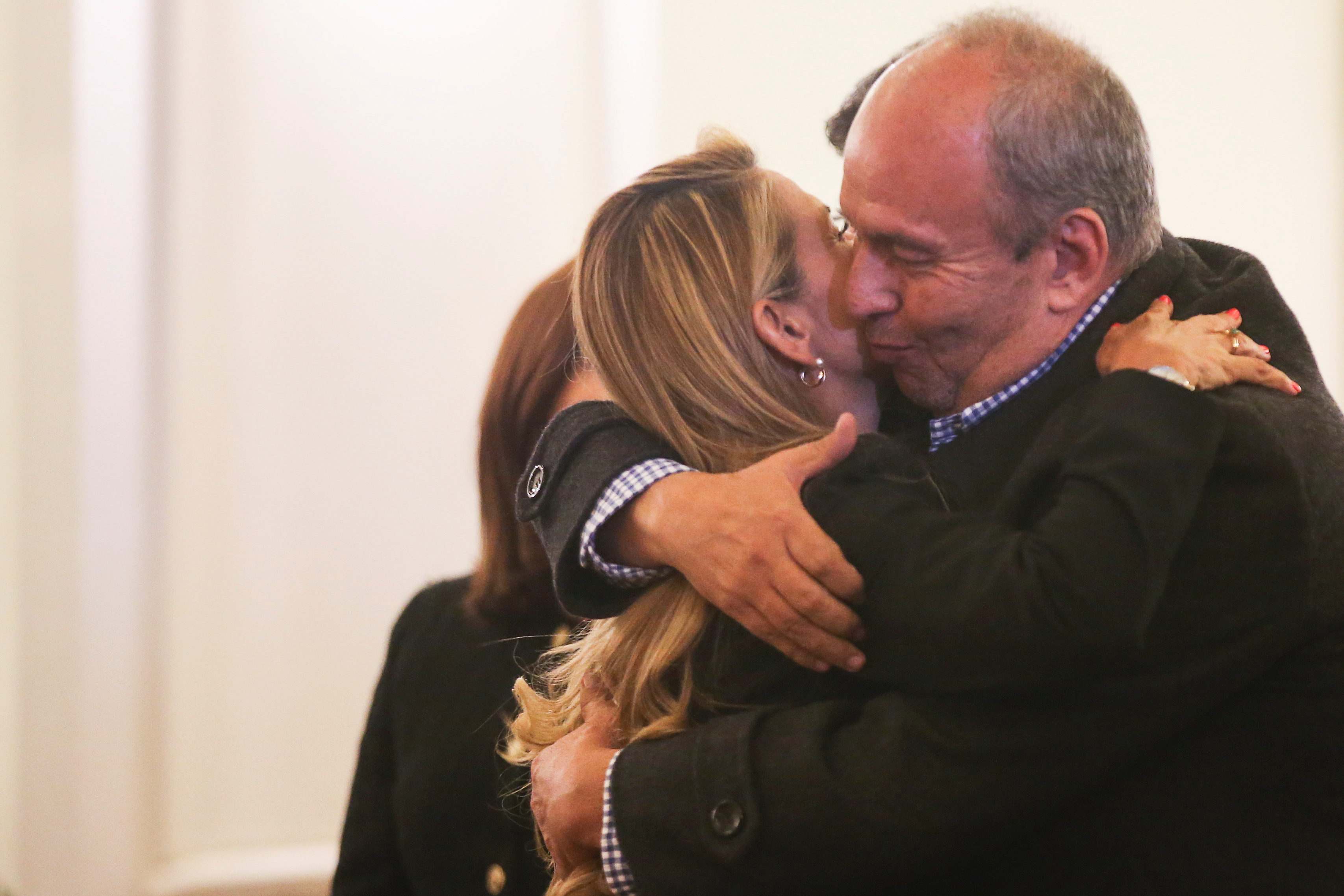 Arturo Murillo saluda a Jeanine Añez (REUTERS/Luisa González)