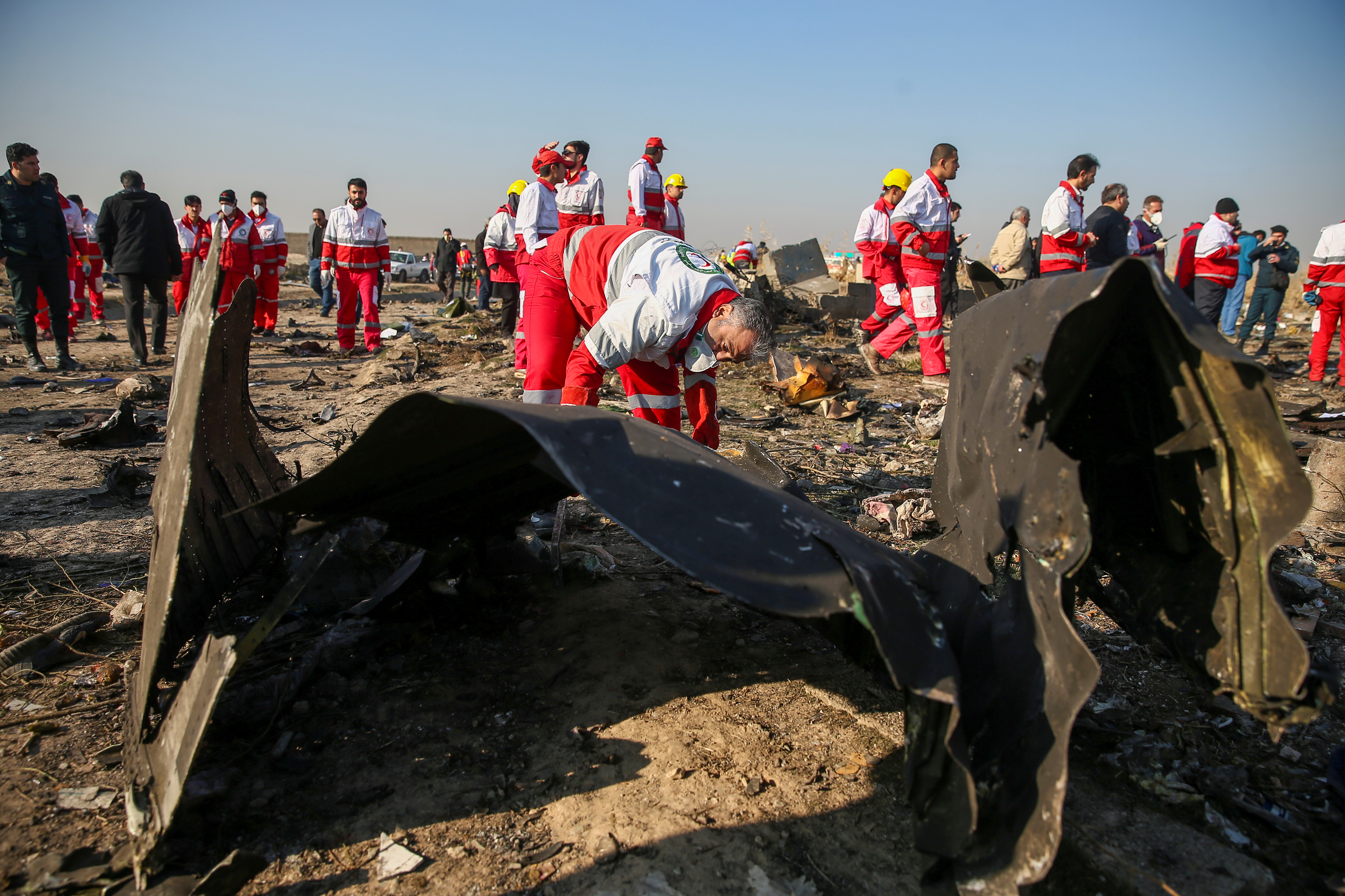 Partes del avión accidentado en Teherán (REUTERS)