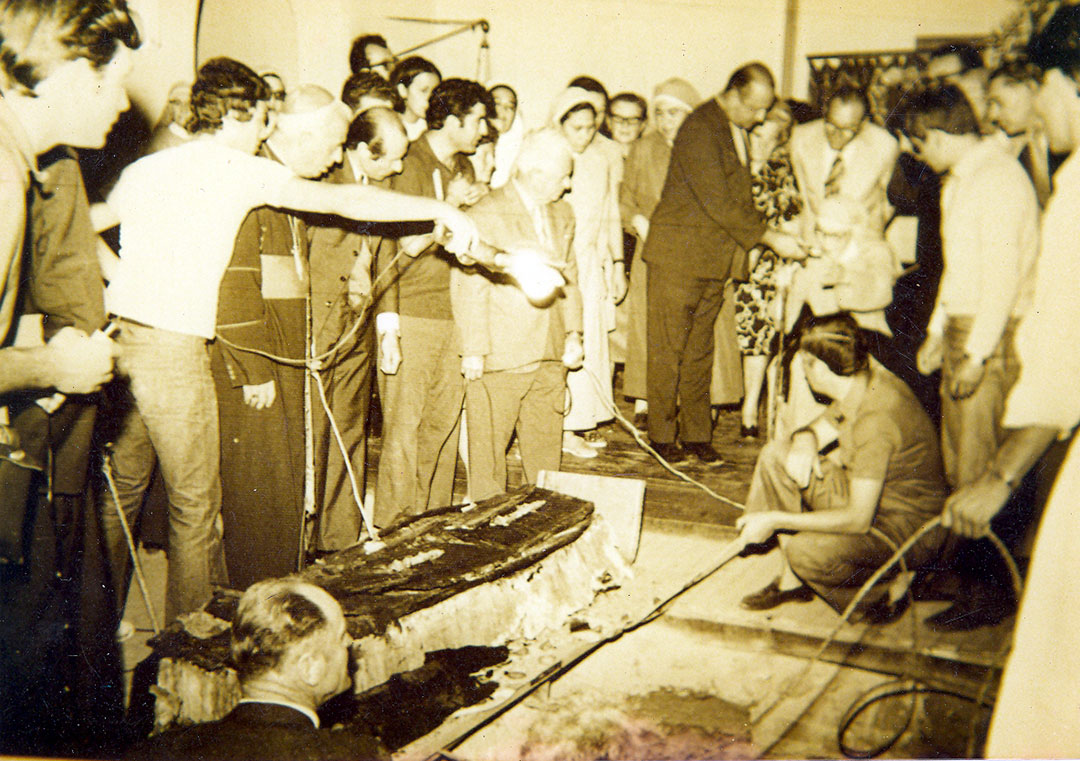 La exhumación del Cura Brochero en 1973.