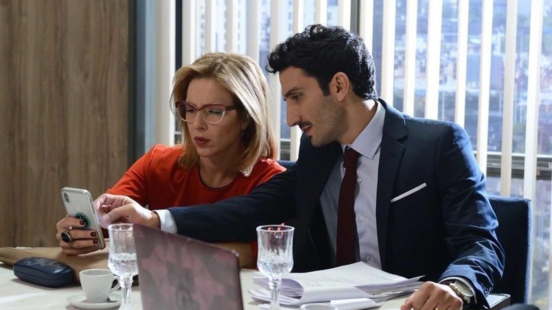 Carla Peterson y Juan Minujín en "100 días para enamorarse"