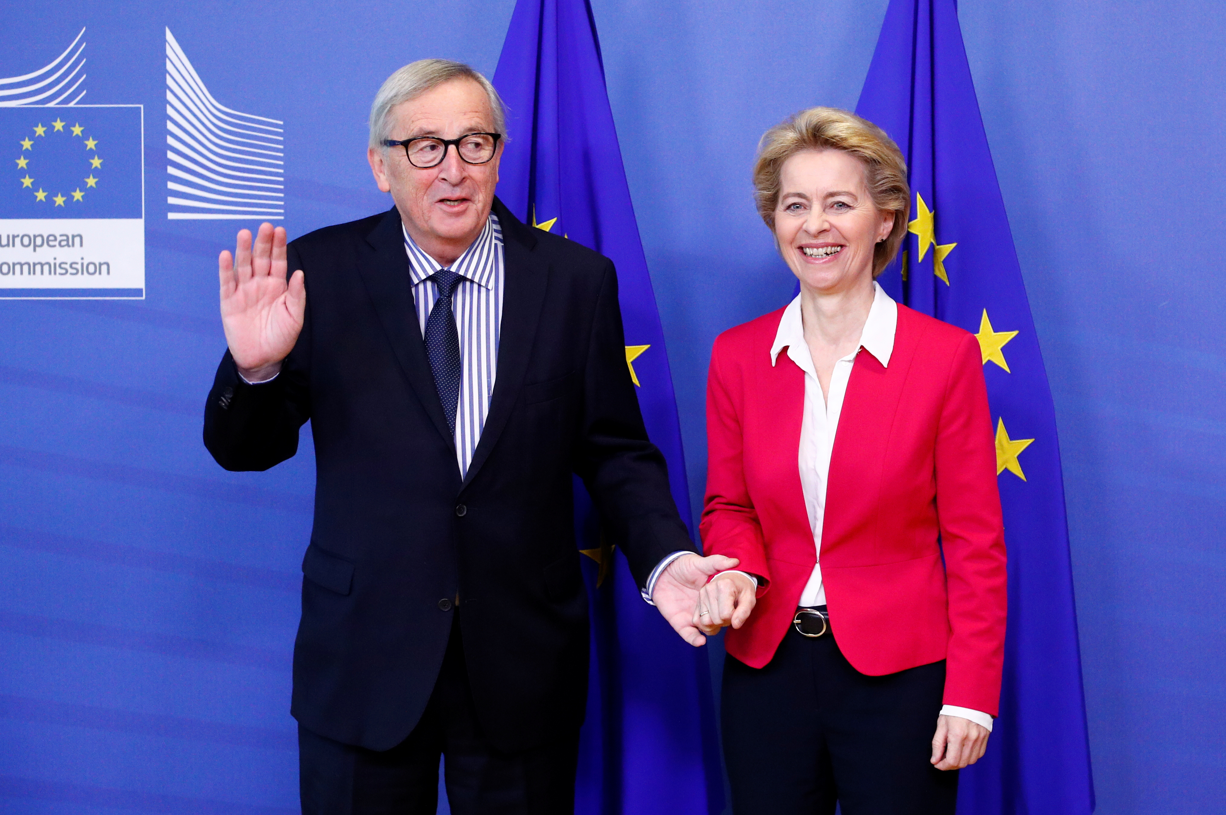 Jean-Claude Juncker entregó este martes la presidencia de la Comisión Europea a Ursula von der Leyen (Reuters)