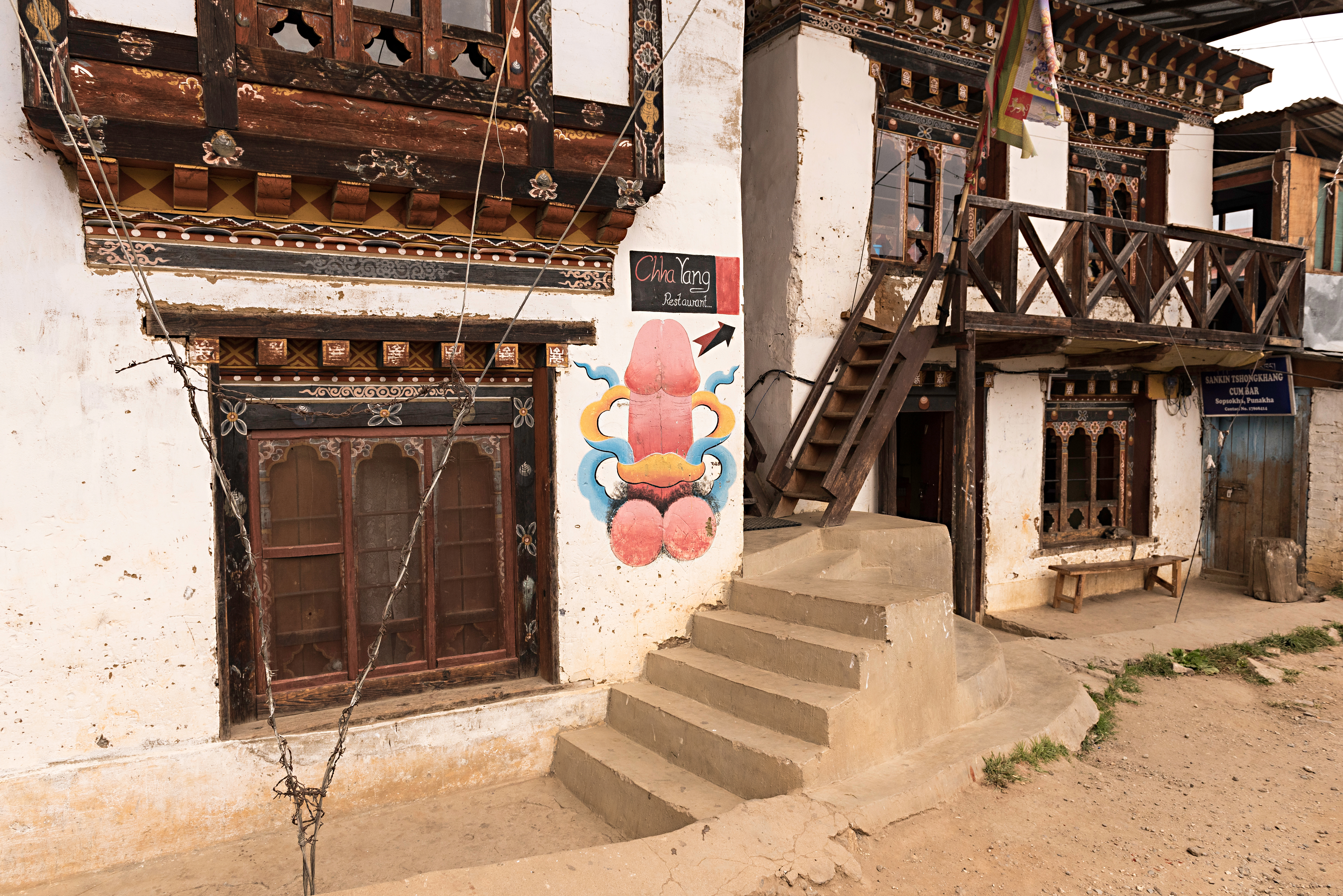 En Punakha se encuentra el templo de la fertilidad, al cual concurren las parejas sin hijos para pedir descendencia. Dicho templo es uno de los más venerados del reino, y es usual ver en las paredes de las casas cercanas dibujos y pinturas representando a los órganos sexuales masculinos