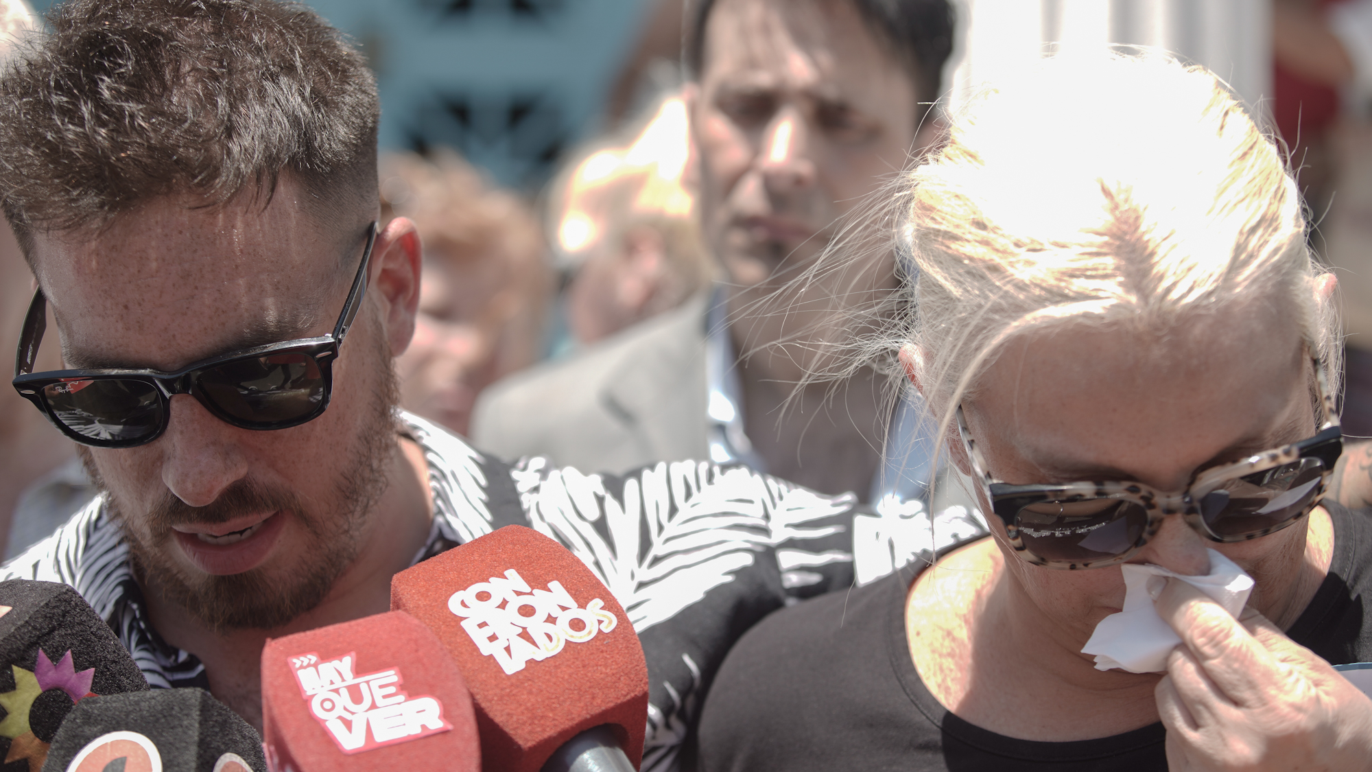 Federico habló con la prensa, a pesar del sufrimiento por la pérdida de su padre