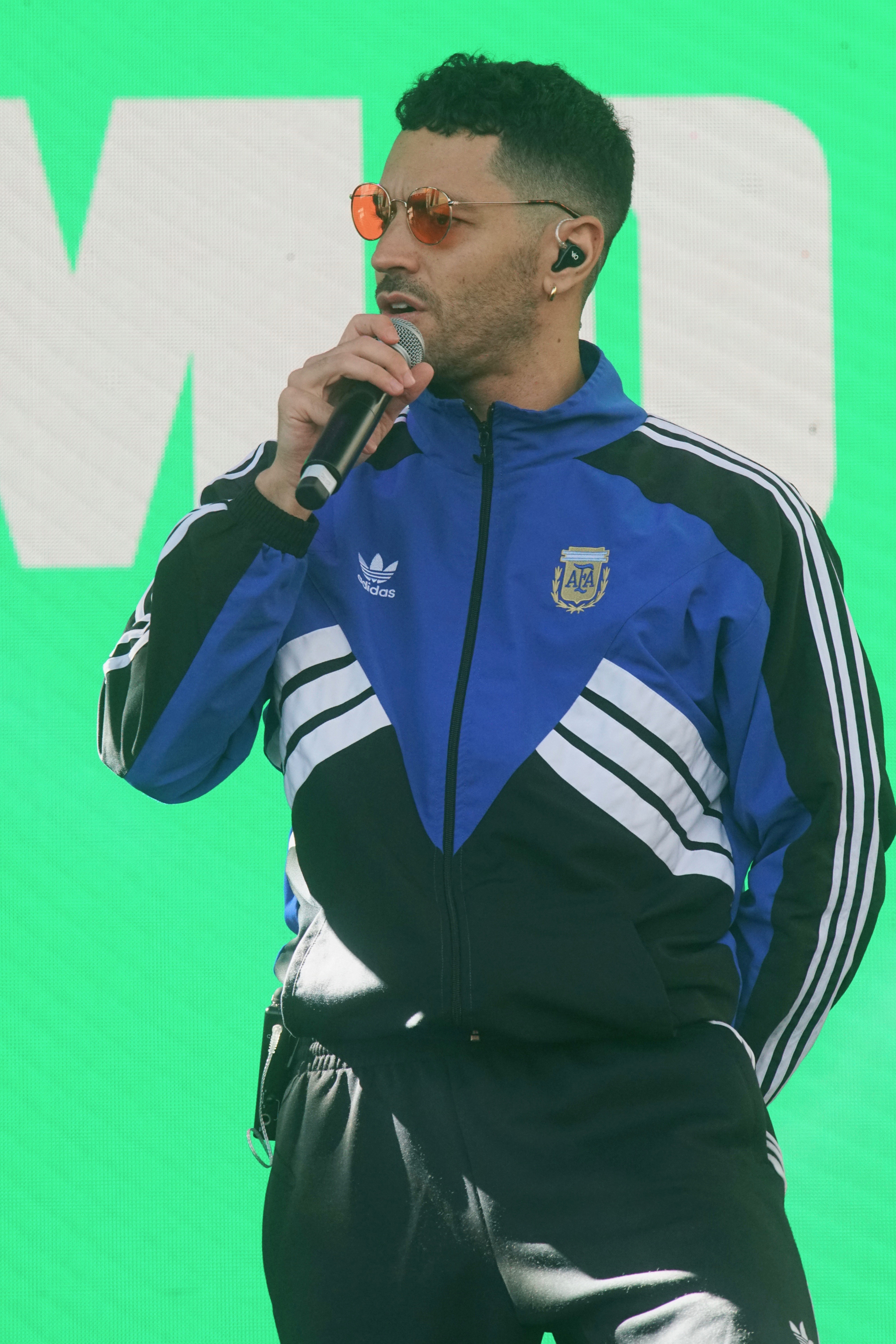 El cantautor cordobés Juan Ingaramo encontró en el festival YPF Verano Perfecto el marco ideal para presentar las canciones de "Best Seller", su último álbum.