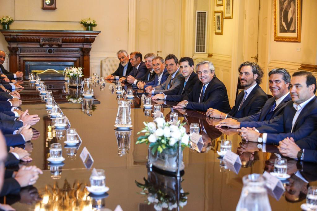 Alberto Fernández junto a los gobernadores