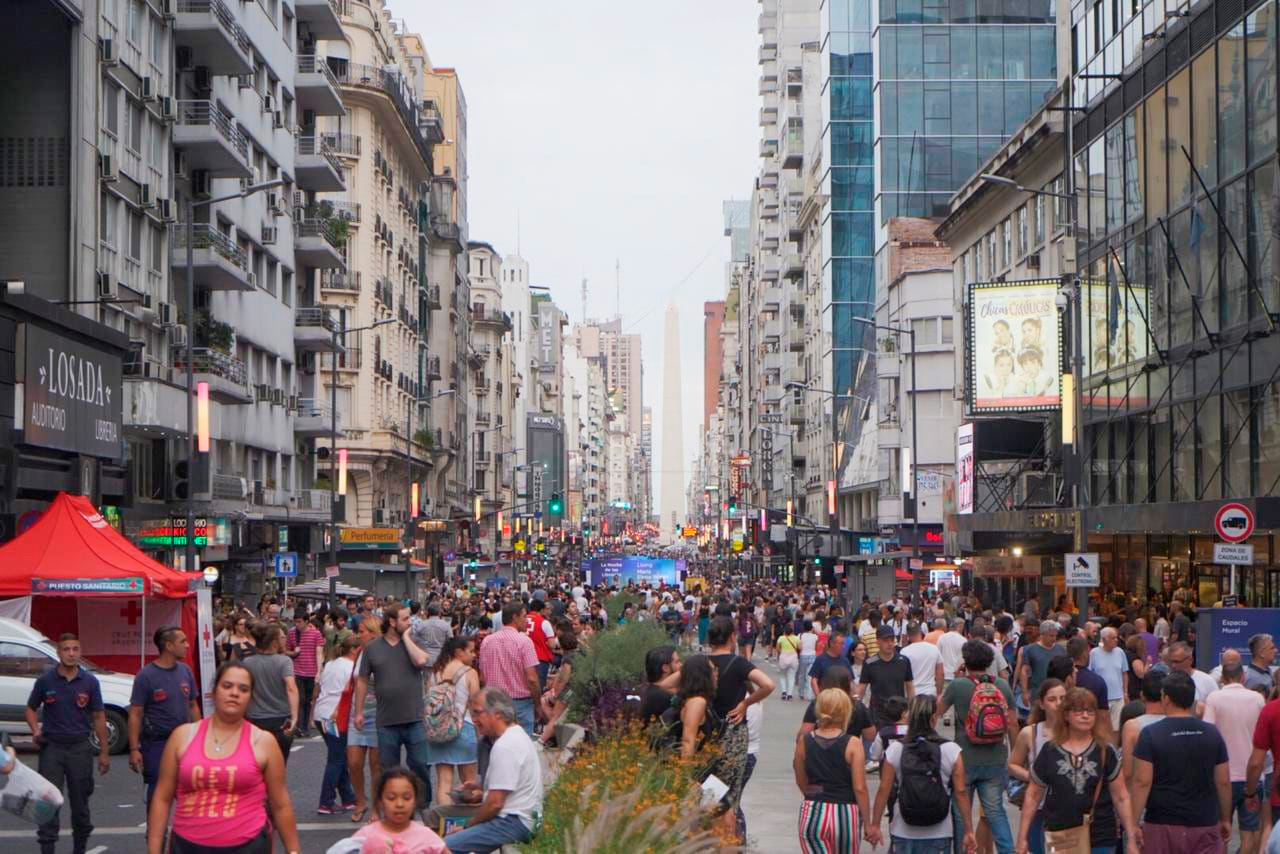 Toda la calle Corrientes se transformó en peatonal.
