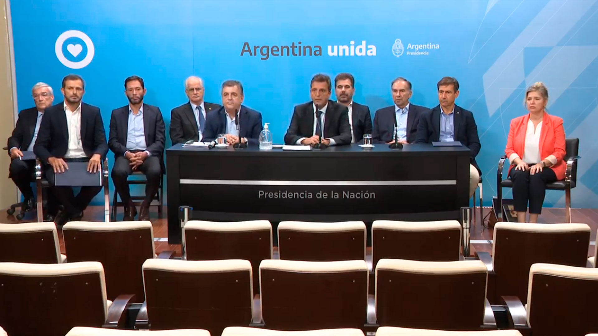 Sergio Massa y referentes parlamentarios de la oposición y el oficialismo