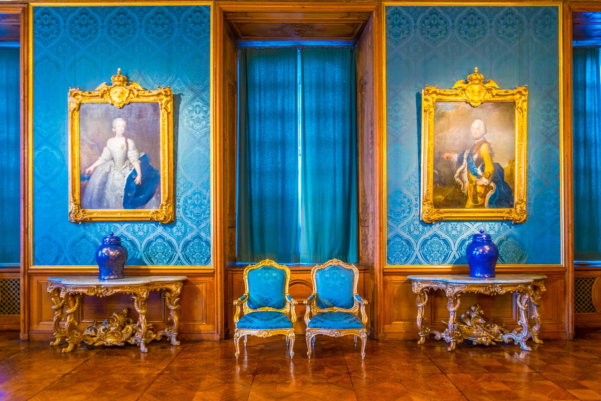 Uno de los tantos pasillos que se lucen en el Palacio Real de Estocolmo