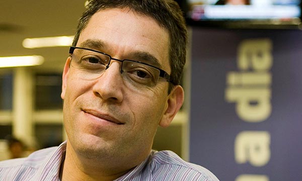 Eduardo Tessler es periodista y consultor de medios y ha participado en la renovación de 30 proyectos informativos, entre ellos el del gigante O Globo.