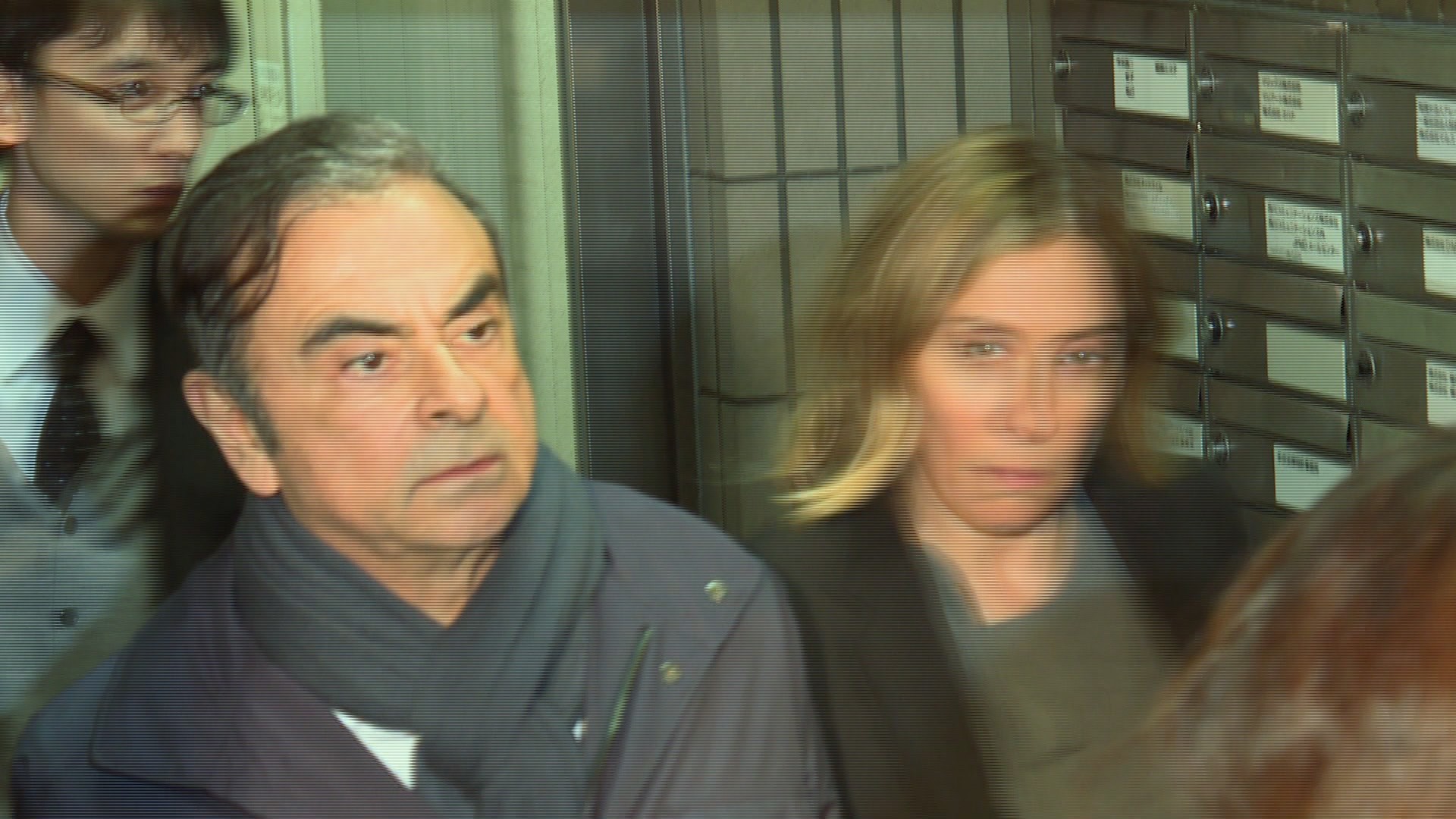 El expresidente ejecutivo de Renault y Nissan Carlos Ghosn, quien se encontraba bajo arresto domiciliario en Japón, donde debía ser juzgado en 2020 por malversaciones financieras, llegó el domingo a Líbano, informaron el lunes fuentes de seguridad libanesas a la AFP. A su lado, Carole, quien lo habría ayudado en el escape (AFP)