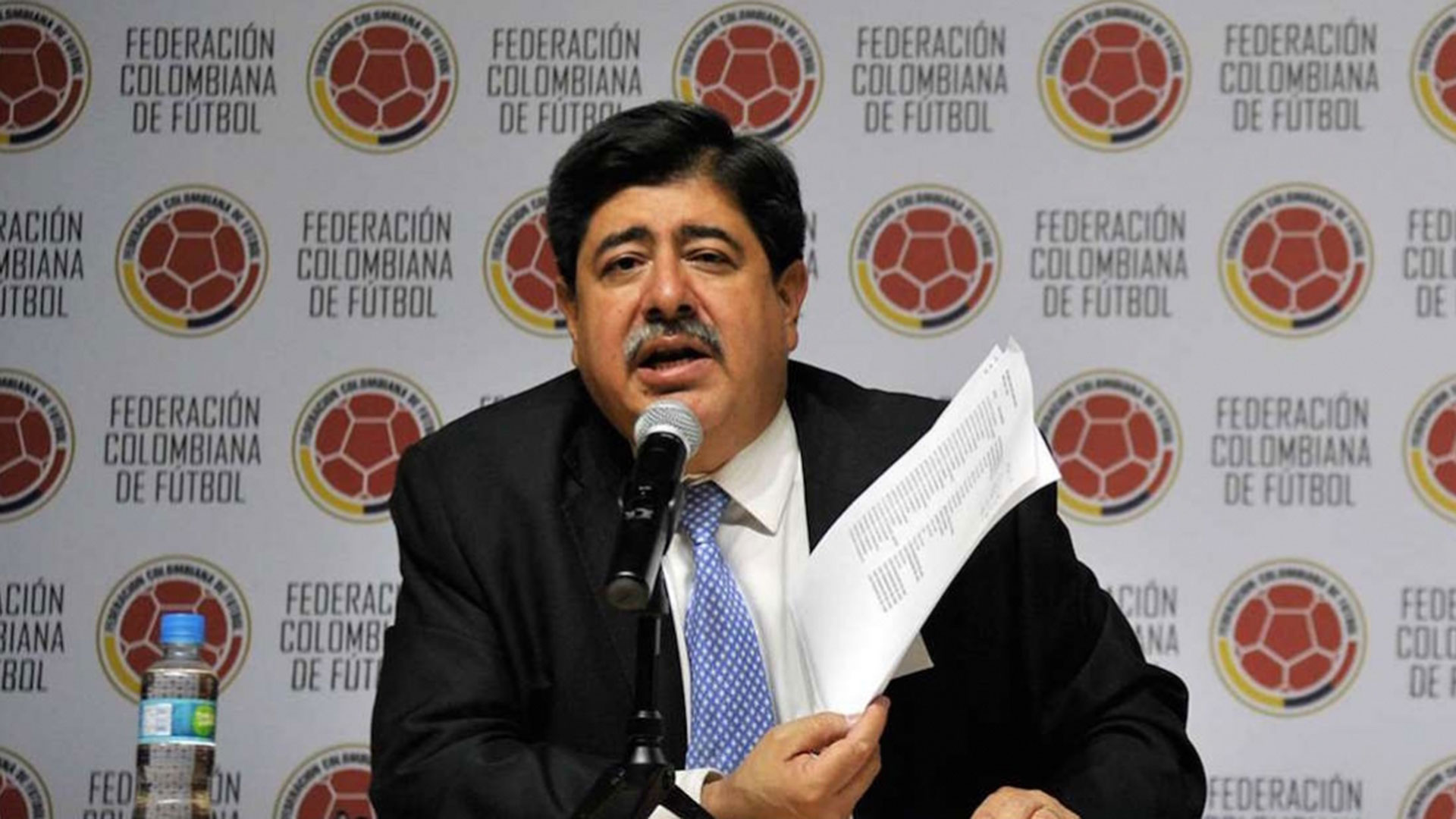 Luis Bedoya, ex presidente de la Federación Colombiana, ex vicepresidente de la Conmebol y ex miembro del Comité Ejecutivo de la FIFA, recibió al menos 19 pagos de sobornos de cuentas de Hugo y Mariano Jinkis por 3.815.000 dólares