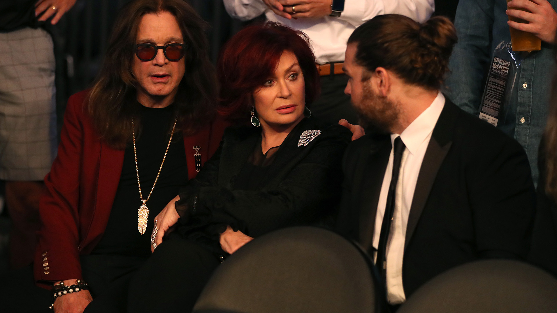 Ozzy, Sharon y Jack Osbourne en la pelea entre Floyd Mayweather Jr. y Conor McGregor en 2017 (Photo by Christian Petersen/Getty Images)