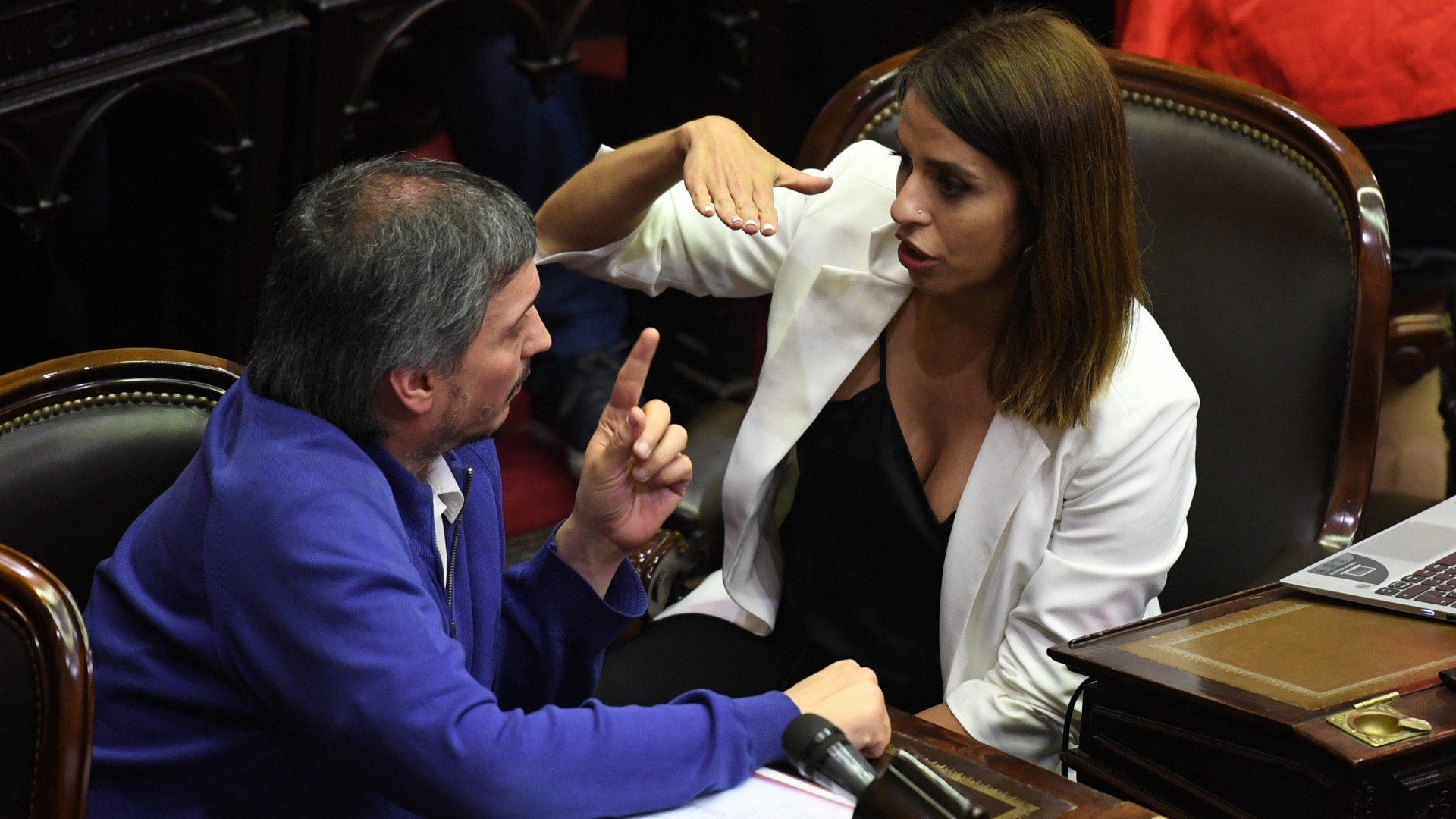 Victoria Donda podría regresar como diputada al Congreso. En la foto, junto a Máximo Kirchner, presidente del bloque del Frente de Todos (Adrián Escandar)
