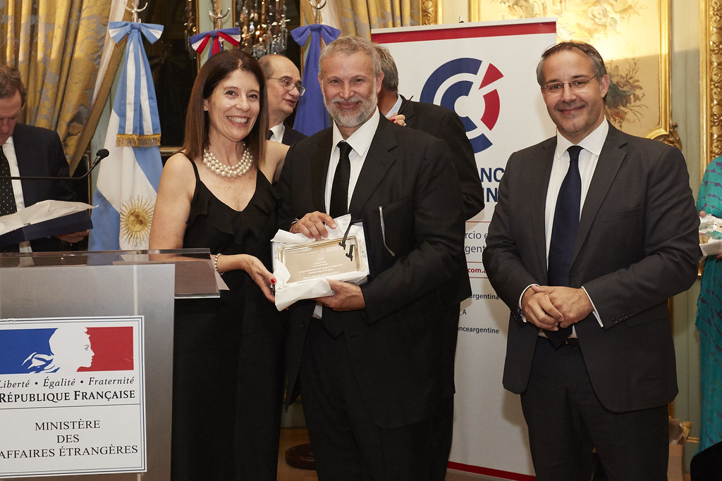 Liliana Hidalgo junto a Alejandro Golfari, director general de Lesaffre Argentina, y Rodrigo Pérez Graziano