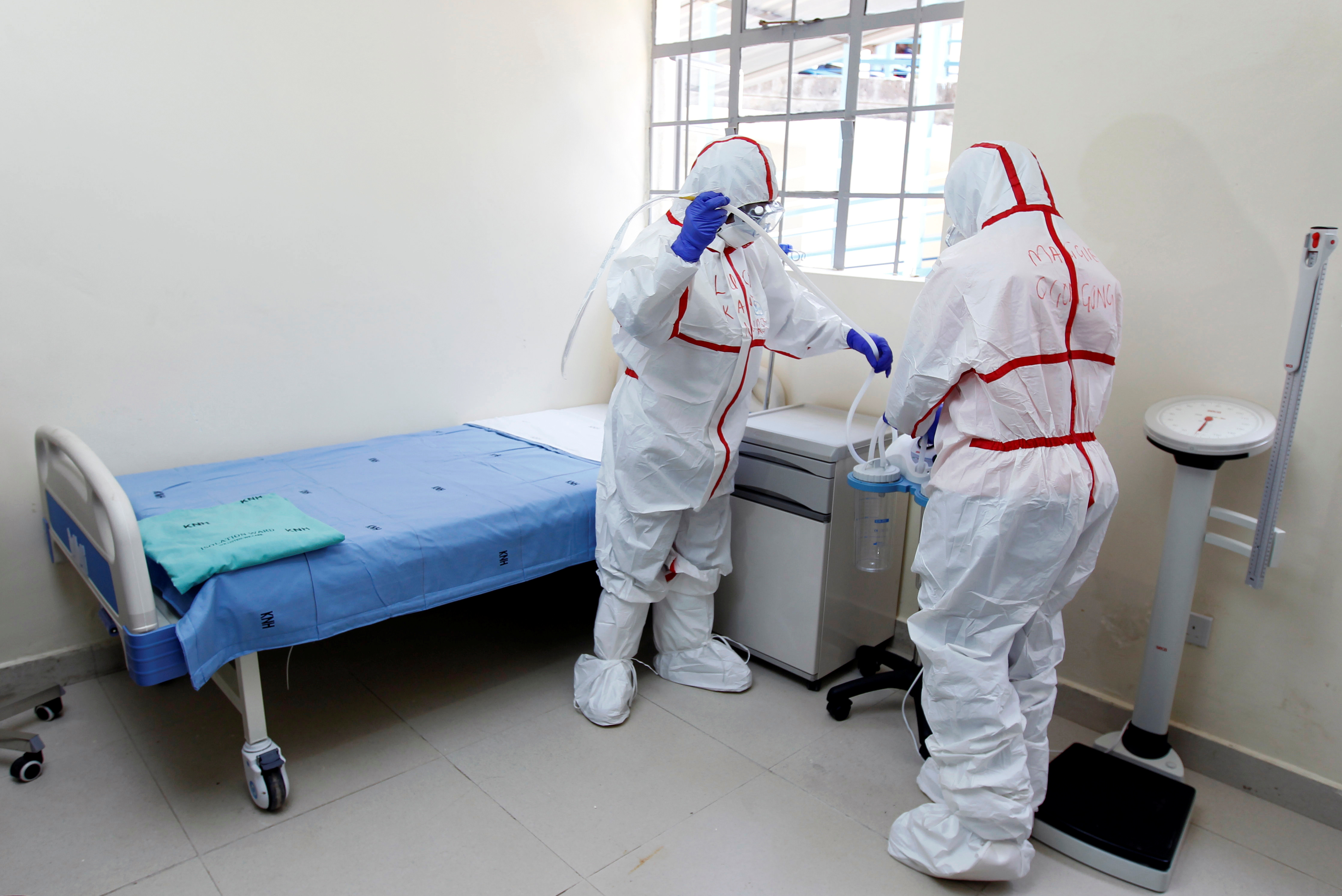 Con 120 países afectados, el coronavirus no tiene tratamiento conocido ni vacuna, pero este antiviral podría combatirlo (Reuters/ Njeri Mwangi)
