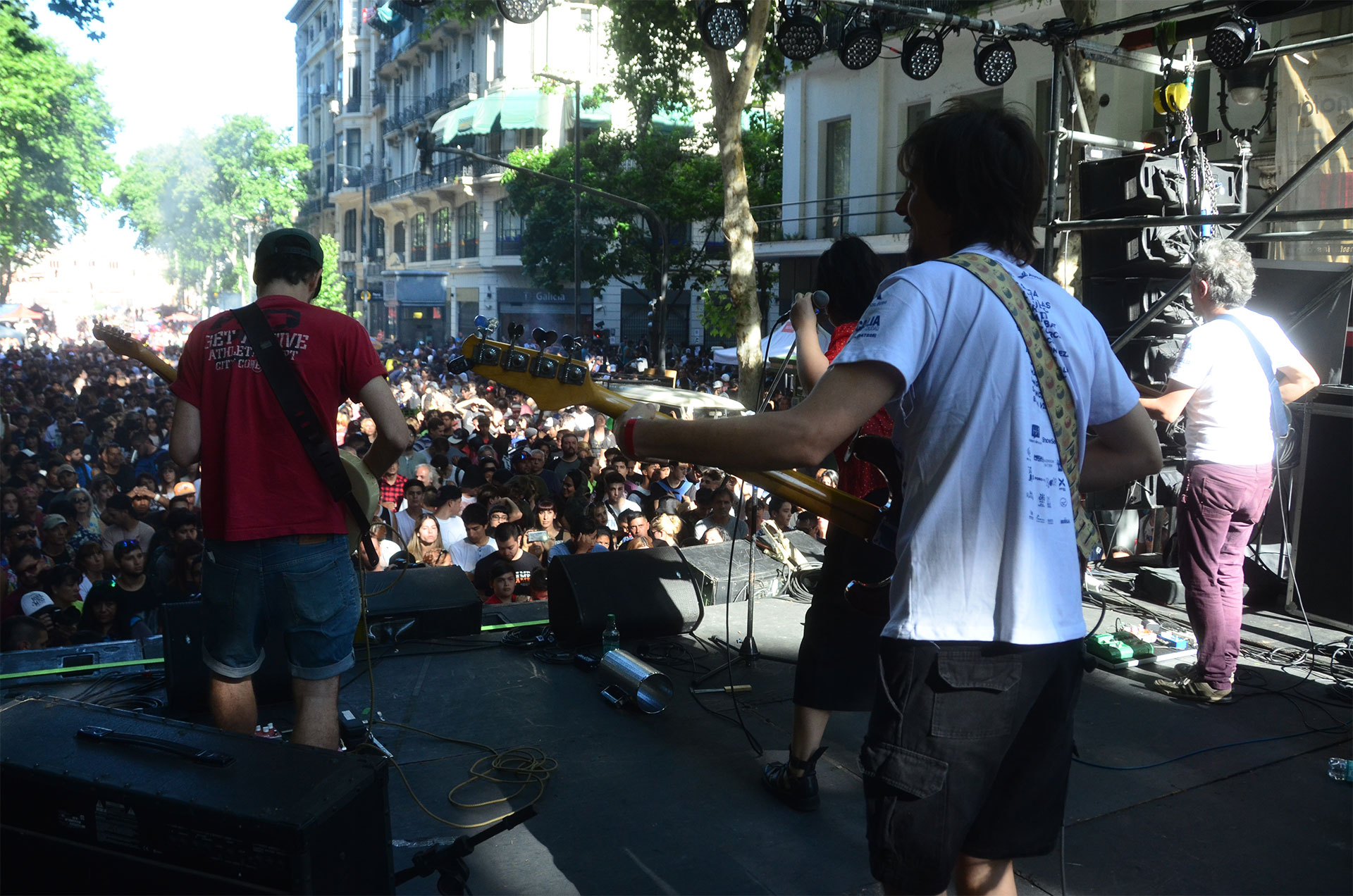 El tradicional #2kmxSida celebró un nuevo caminatón a toda fiesta el domingo 1º de diciembre, Día Mundial de la Lucha contra el Sida, y se preparó para irse a Mar del Plata