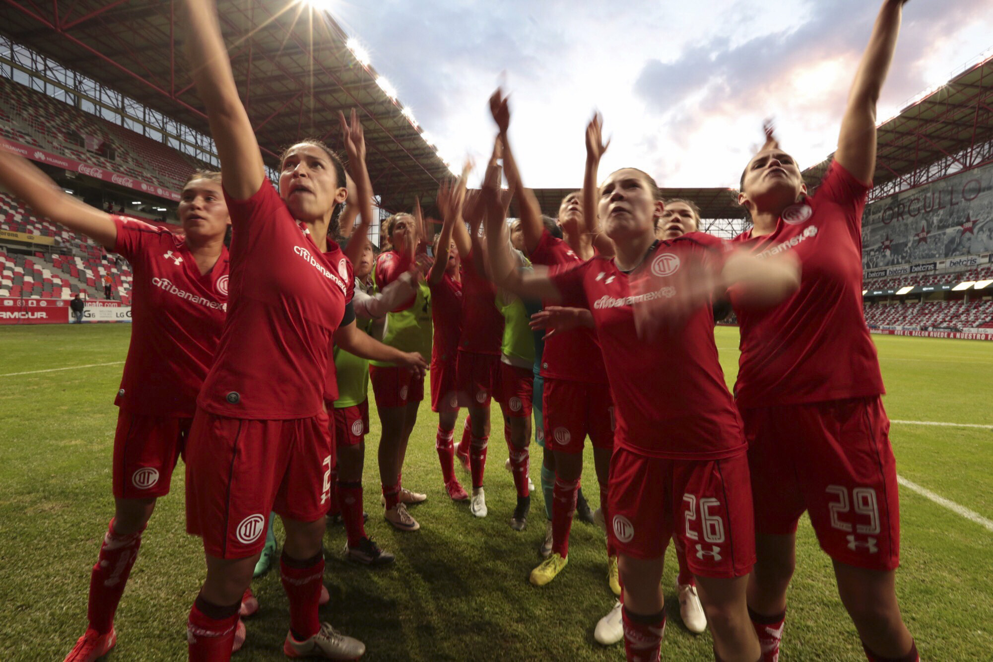 Toluca Estado de México, 15 de abril 2018, las Diablas Rojas del Toluca y las Rayadas de Monterrey empataron sin goles en el partido correspondiente a la ida de Semifinal del Torneo Clausura 2018 de la Liga MX Femenil, en el estadio Nemesio Diez (Foto: Cuartoscuro)
