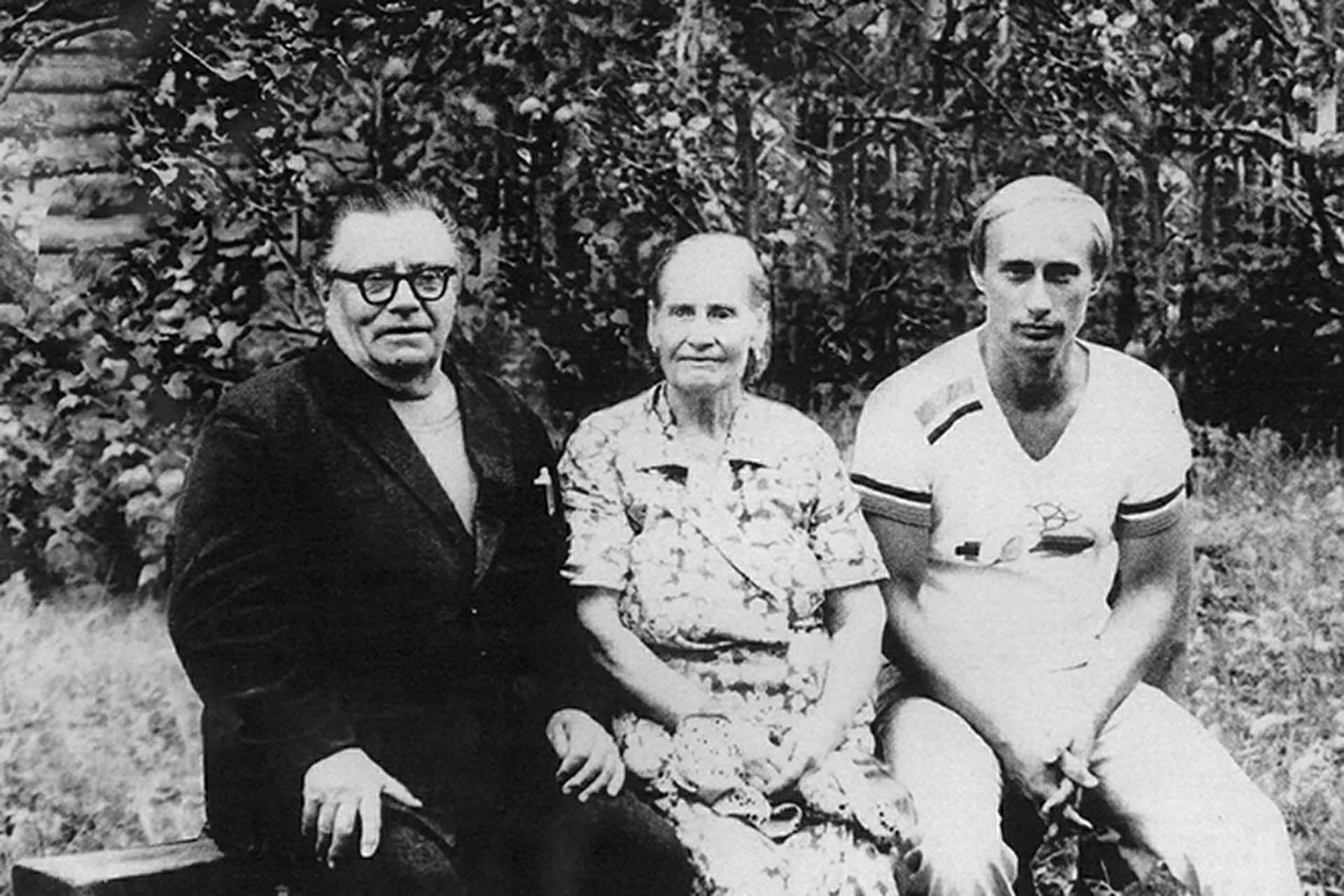 Putin es el menor y único sobrevivientes de los hijos de María y Vladimir, quienes sufrieron el sitio de Leningrado que dejó 1,2 millones de muertos (Russian Archives/Zuma Wire/Shutterstock)