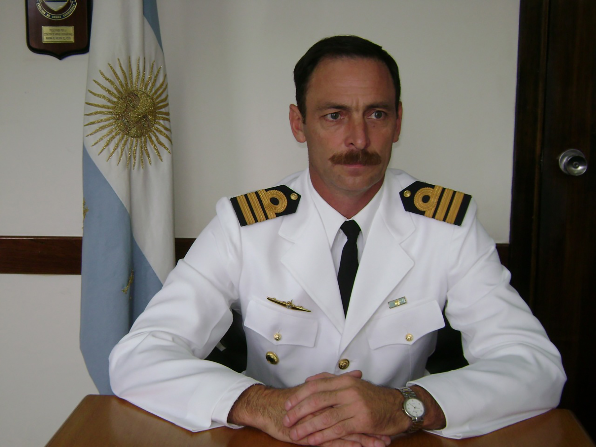 “Como vi que esta situación era totalmente injusta e inaceptable, como estaba siendo perseguido, me predispuse a lucharla y a reclamar por algo que consideraba legítimo”, dijo el oficial naval
