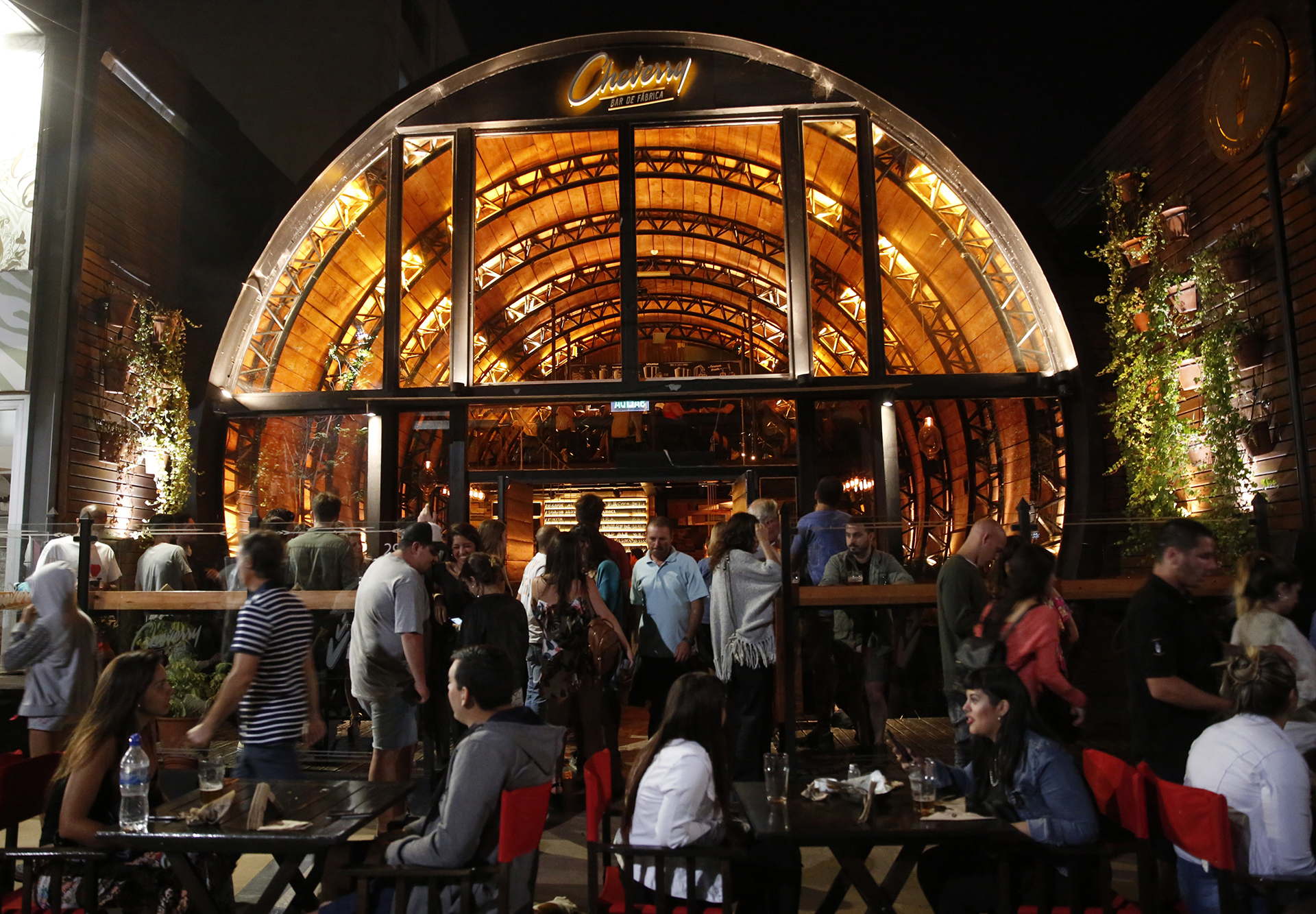 El circuito cervecero es una de las alternativas para disfrutar en la noche