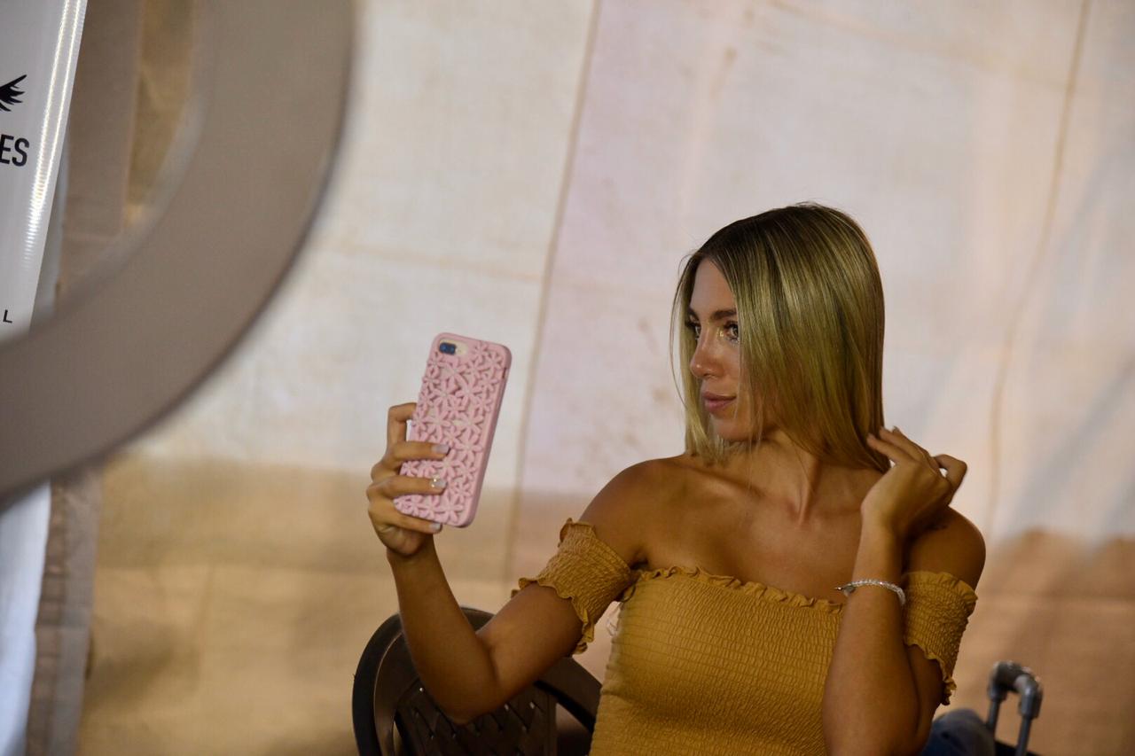Más de 60 modelos lucieron prendas y accesorios de 30 marcas en la pasarela de la tradicional esquina de las avenidas Bunge y El Mar