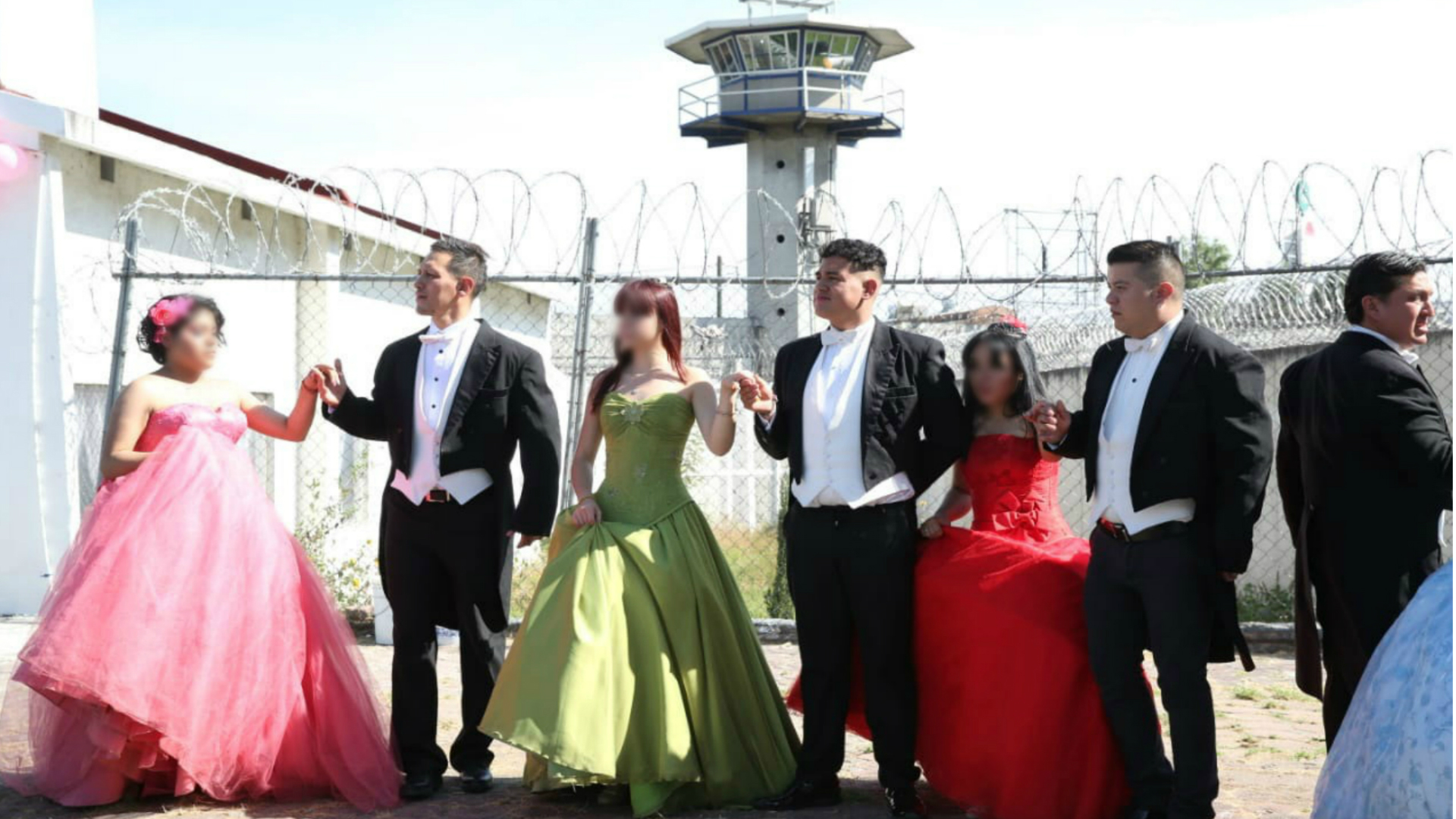 Los vestidos fueron donados por comerciantes de La Lagunilla y el Barrio de Tepito (Foto: especial)